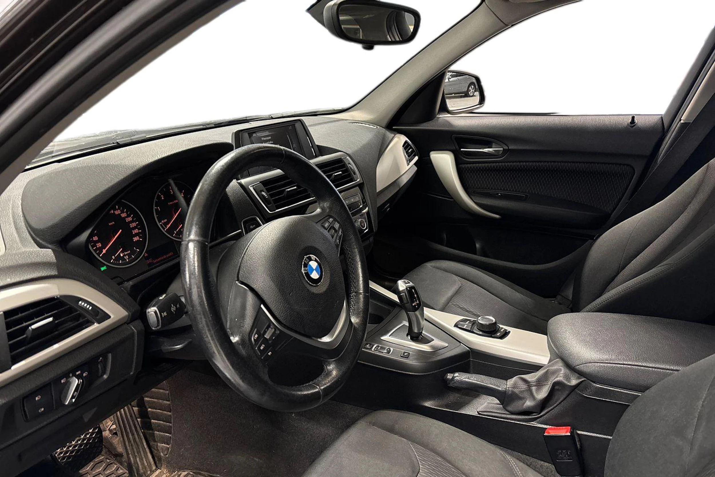 ruskea (beige) BMW 116 2017 kuva 3.