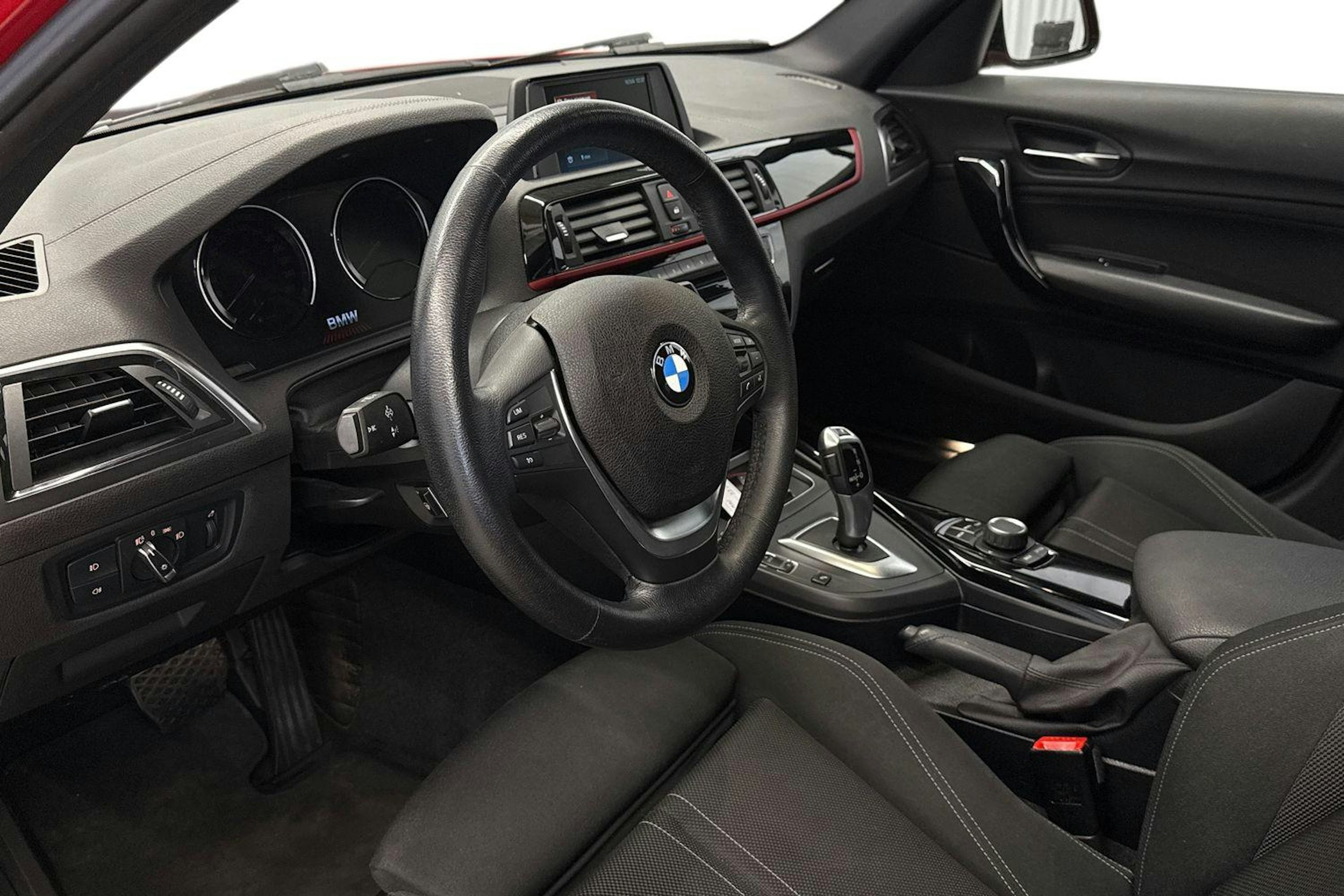 punainen BMW 116 2017 kuva 7.