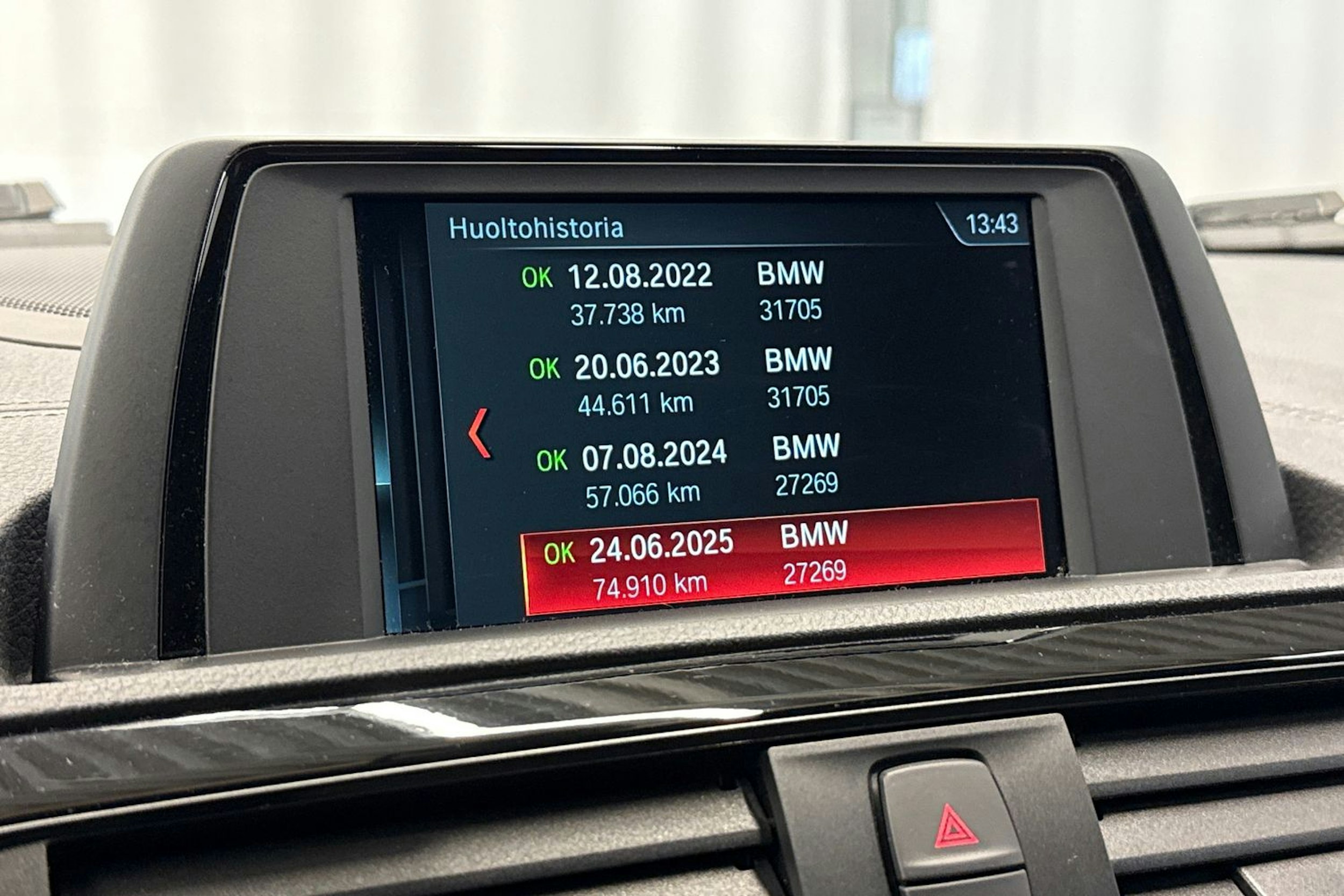 punainen BMW 116 2017 kuva 15.
