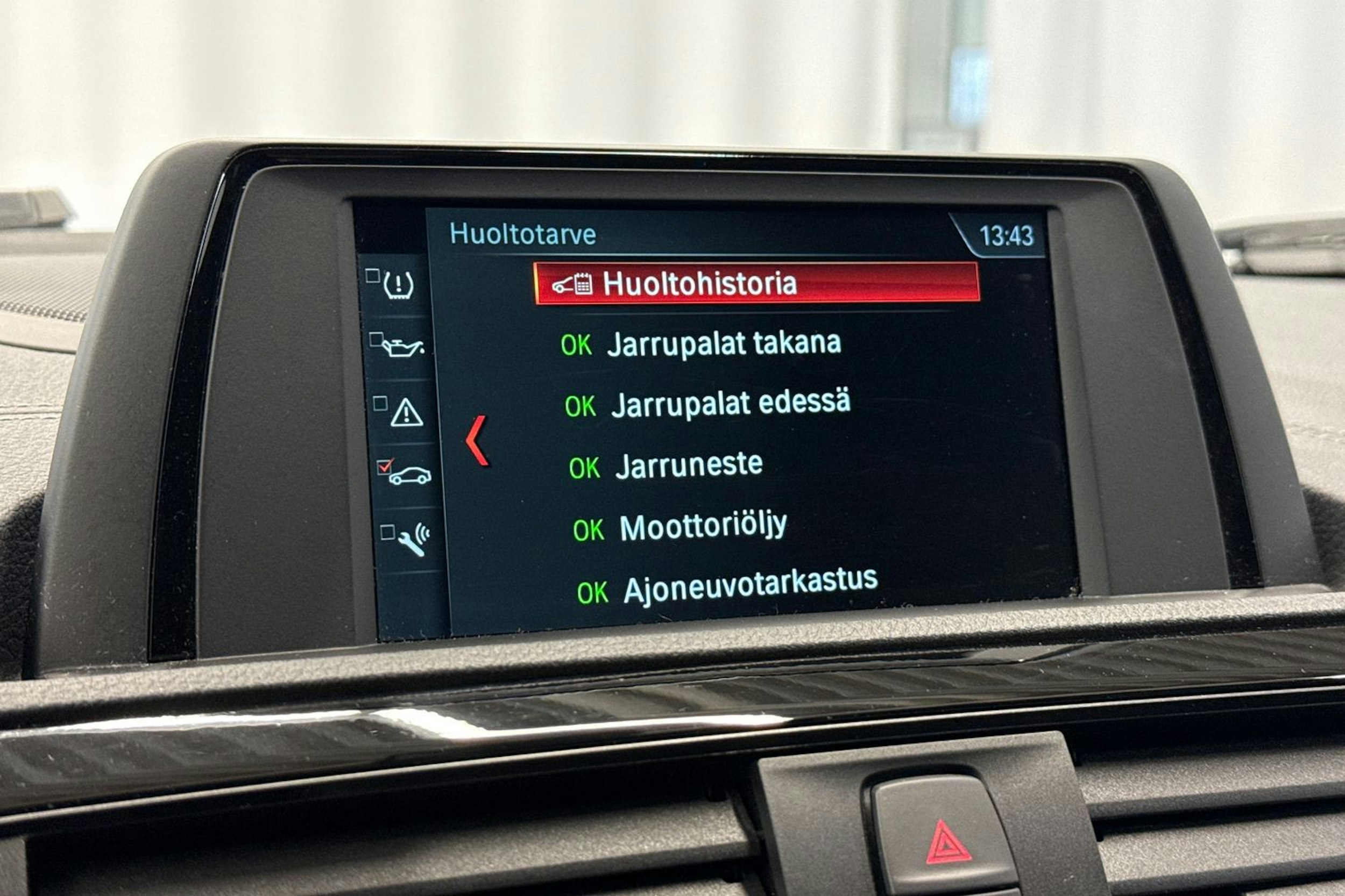 punainen BMW 116 2017 kuva 16.