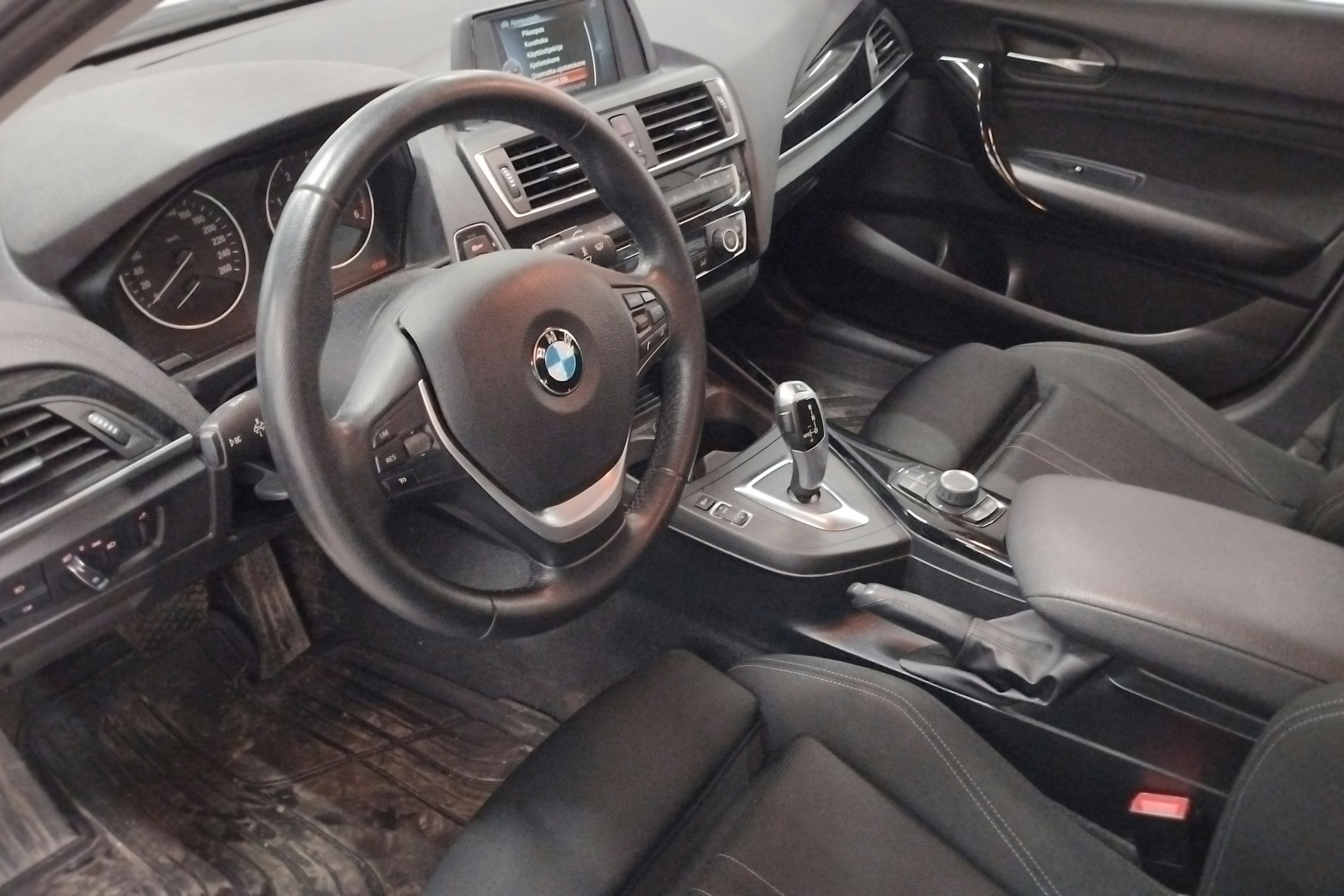 valkoinen BMW 116 2017 kuva 3.