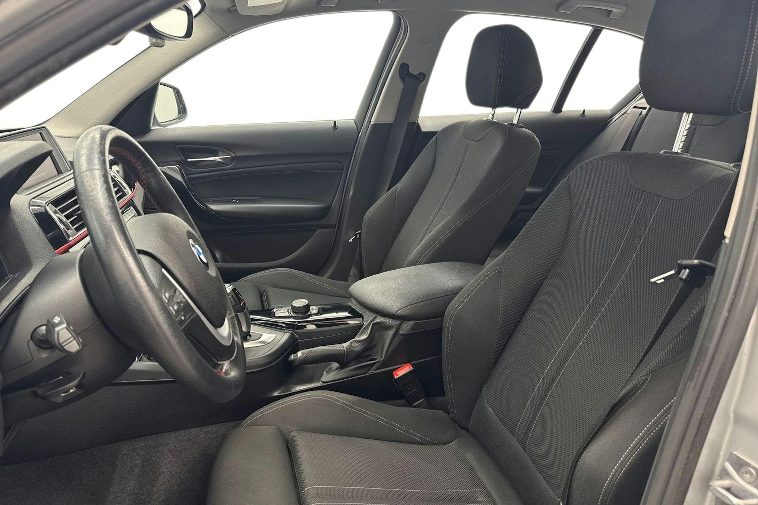 hopea BMW 116 2019 kuva 11.