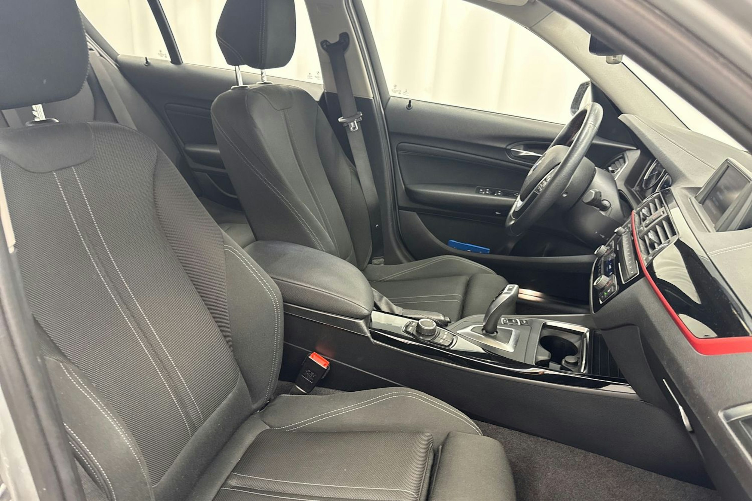 hopea BMW 116 2019 kuva 13.