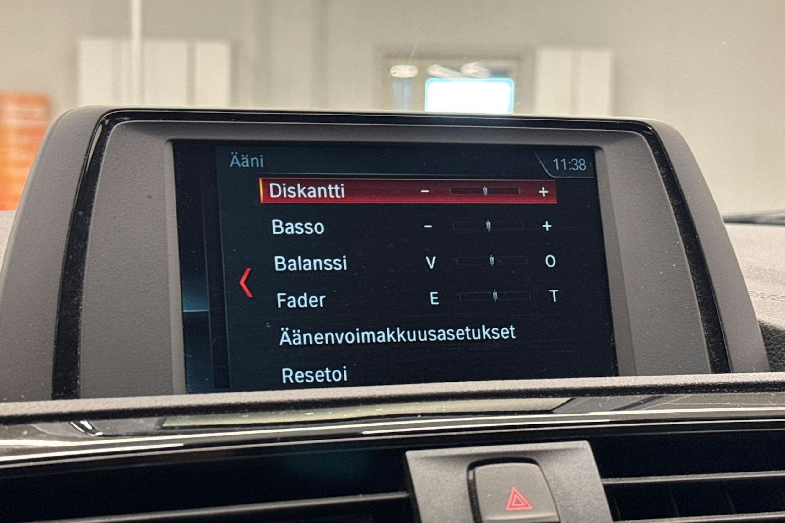 hopea BMW 116 2019 kuva 24.