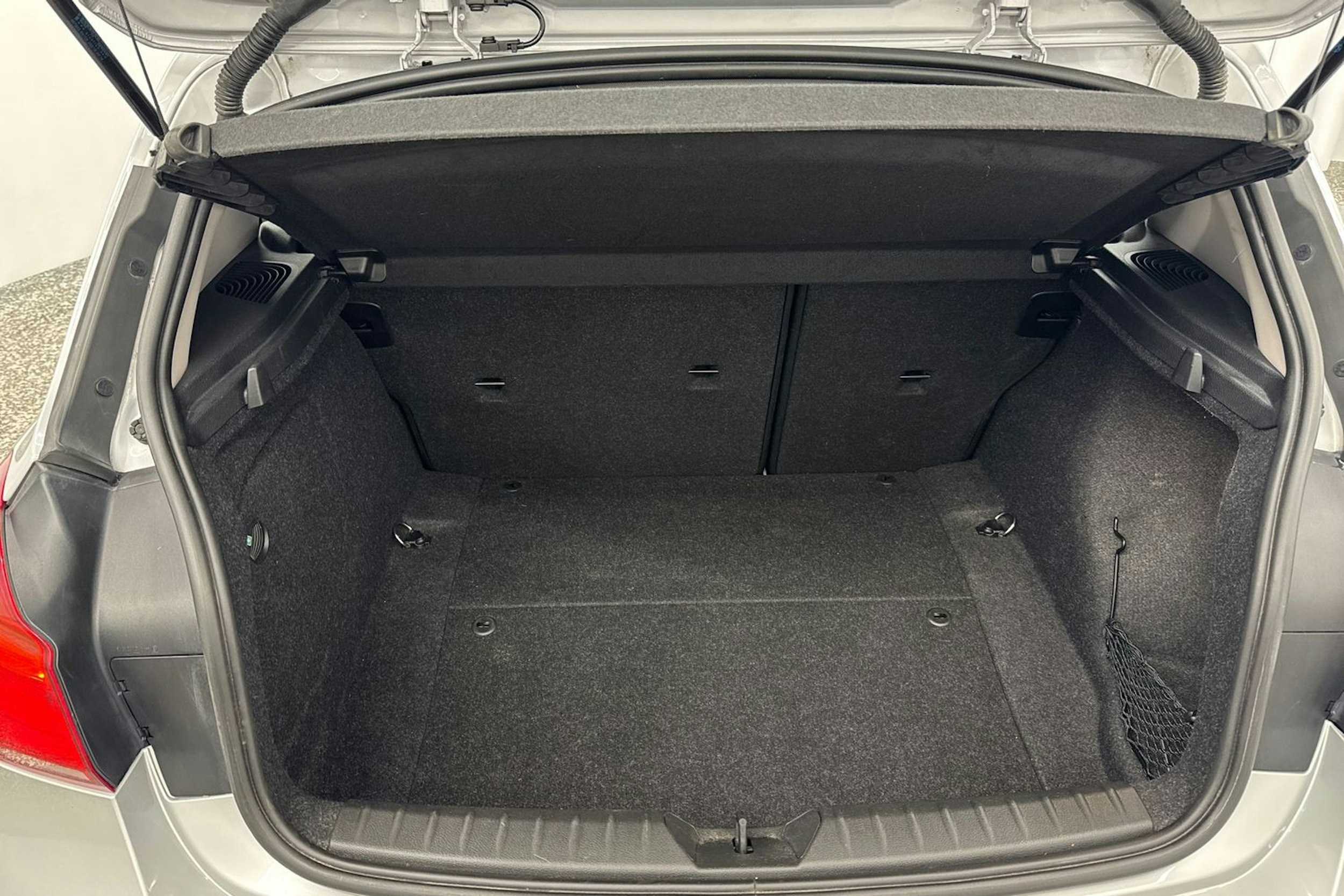 hopea BMW 116 2019 kuva 35.
