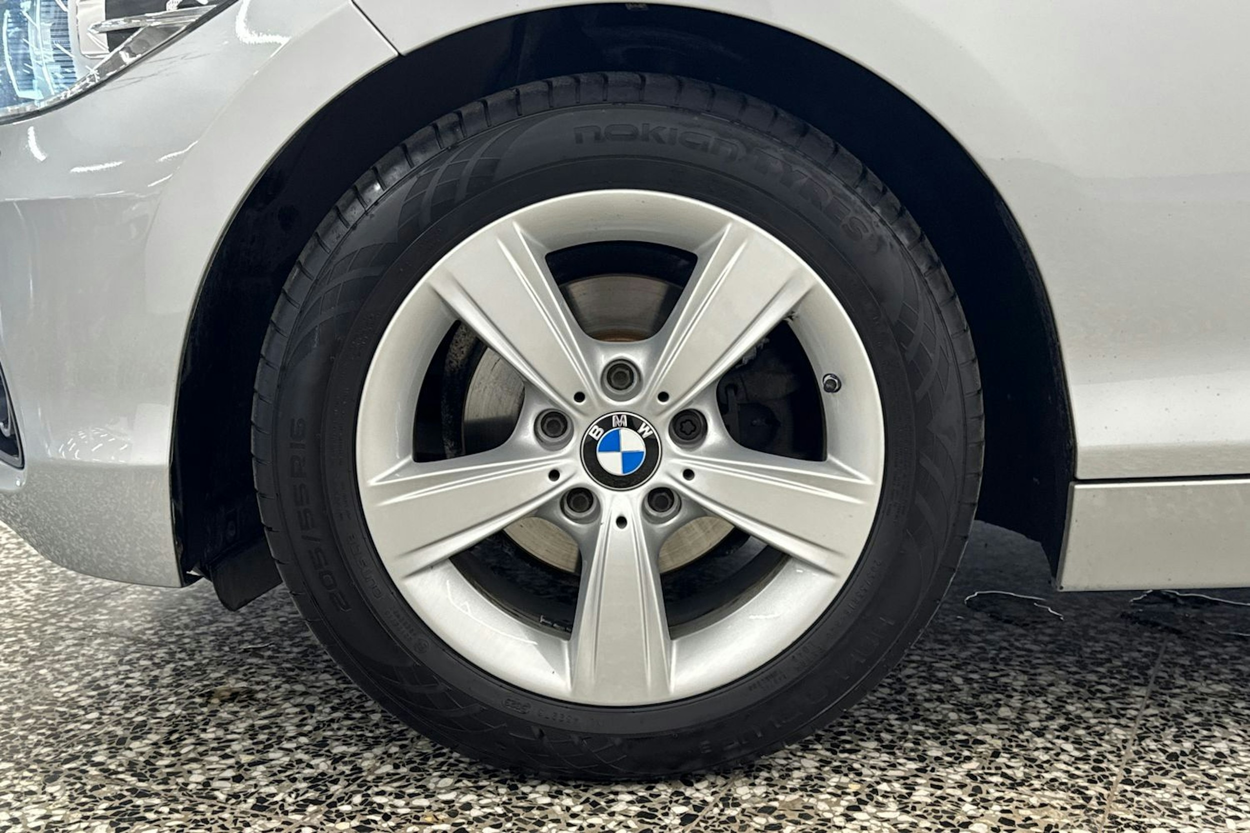 hopea BMW 116 2019 kuva 36.