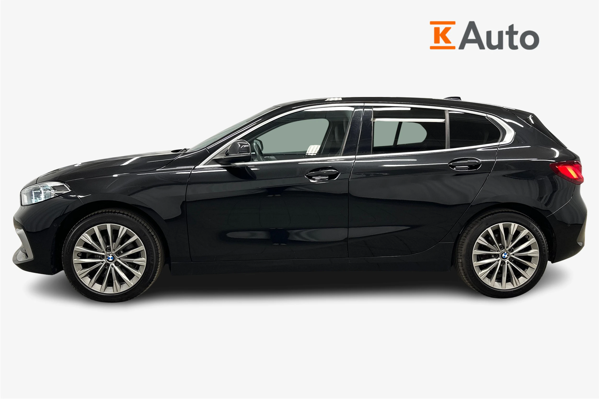 musta BMW 116 2022 kuva 7.