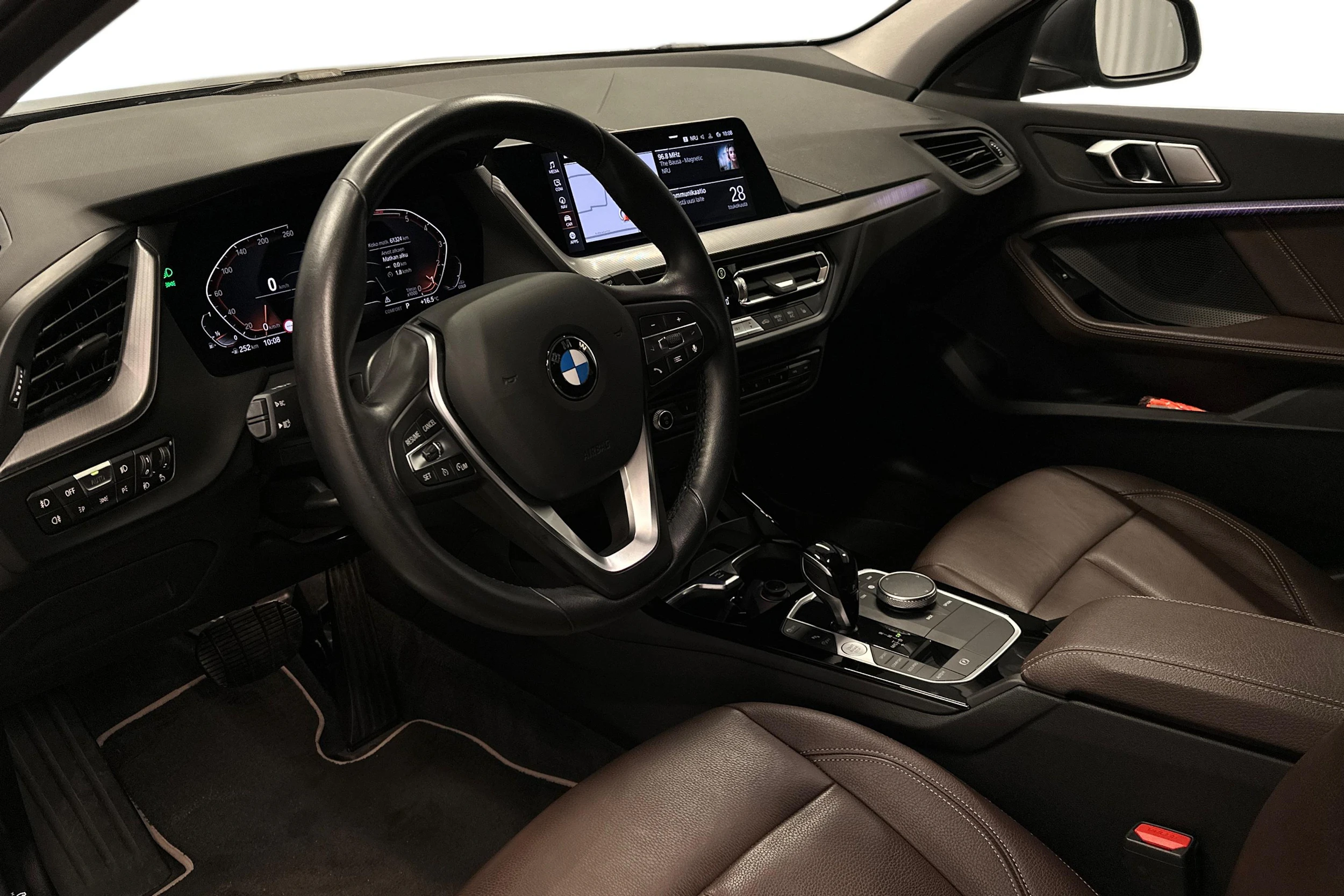 musta BMW 116 2022 kuva 8.