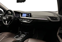 musta BMW 116 2022 kuva 9.