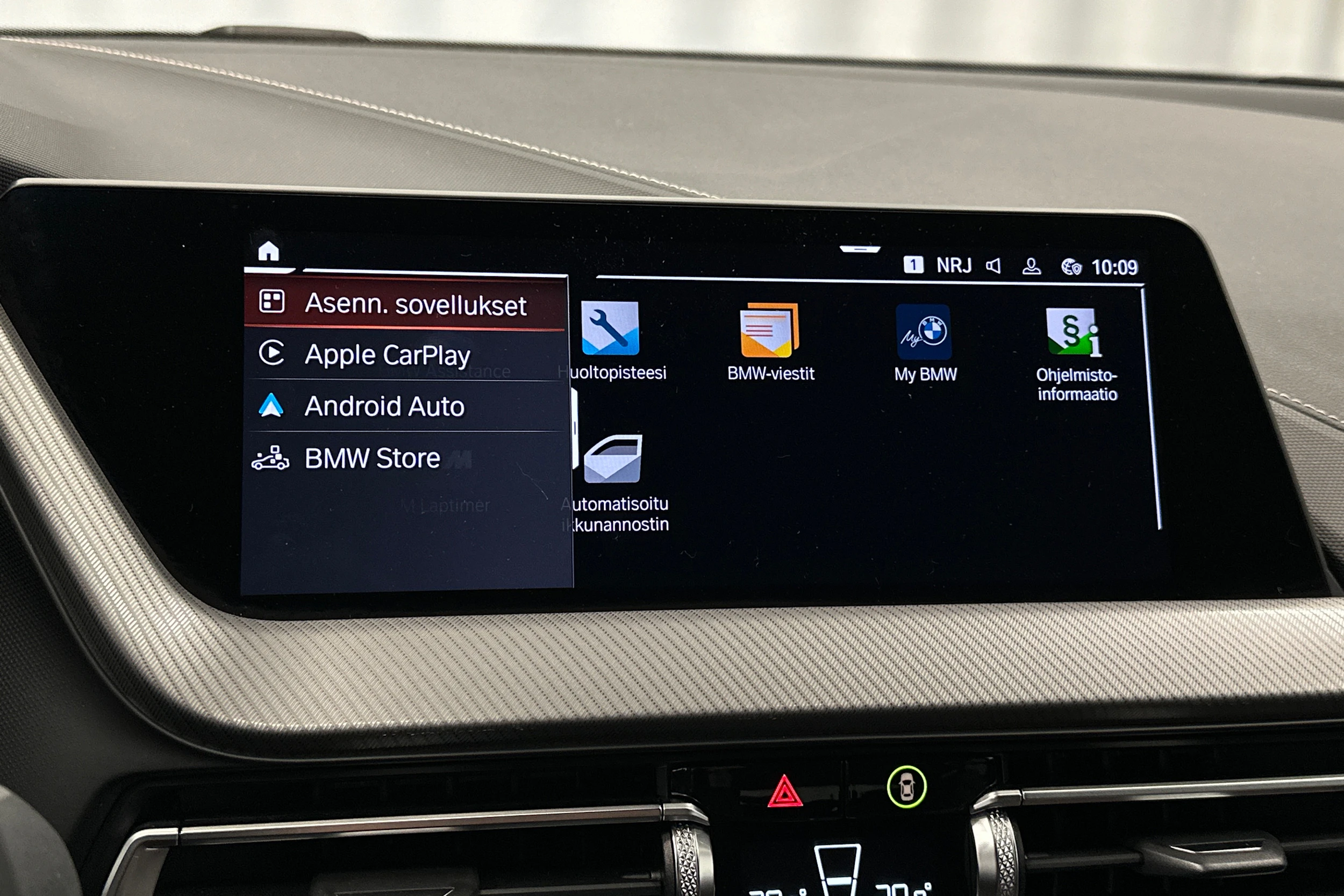 musta BMW 116 2022 kuva 24.