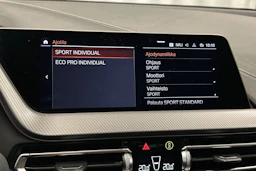 musta BMW 116 2022 kuva 26.