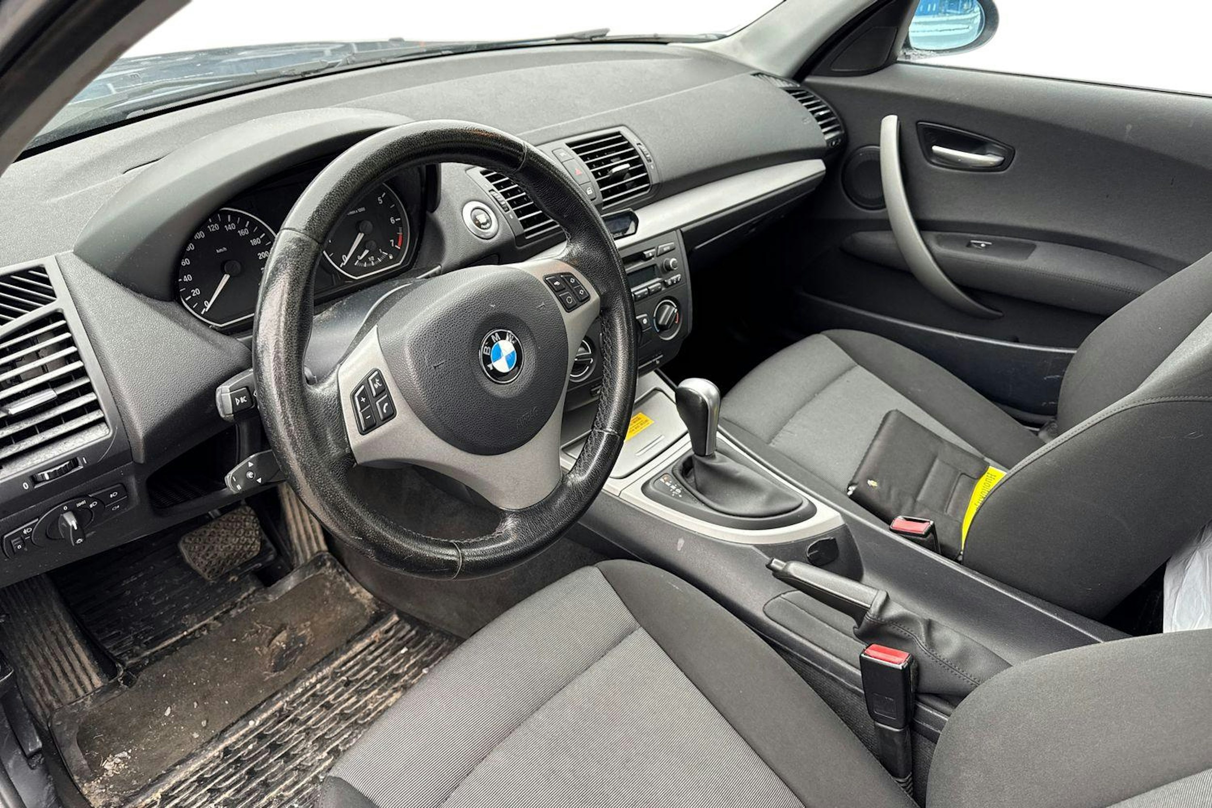 sininen BMW 118 2007 kuva 3.