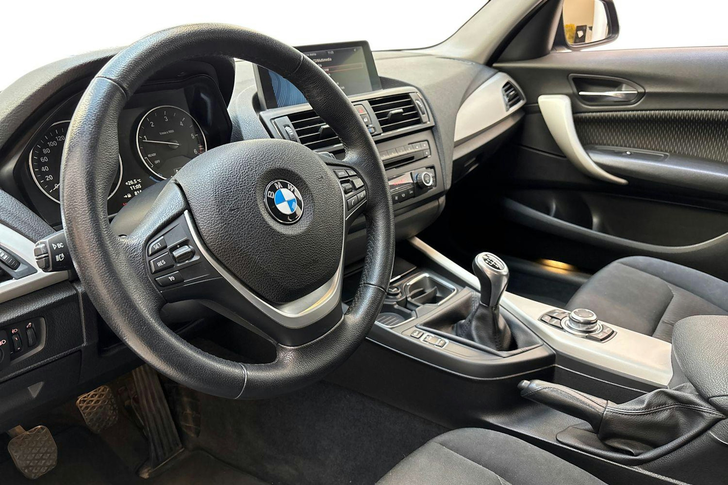 sininen BMW 118 2012 kuva 6.