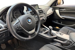 sininen BMW 118 2012 kuva 6.