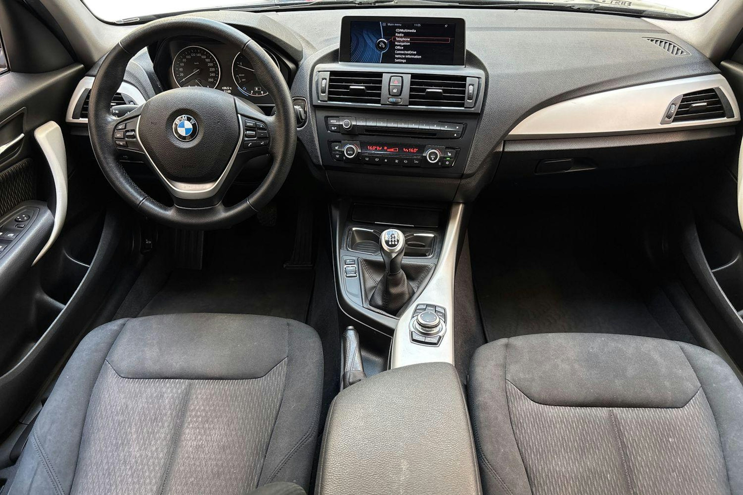 sininen BMW 118 2012 kuva 7.