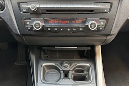 sininen BMW 118 2012 kuva 24.