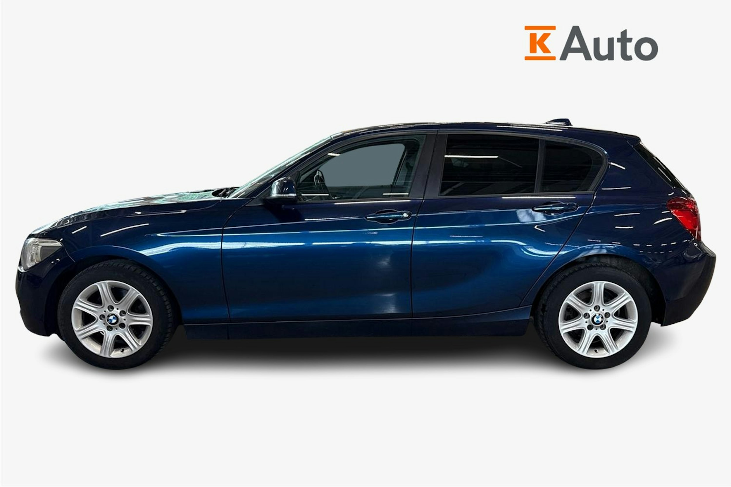 Sininen BMW 118 2013 kuva 6.