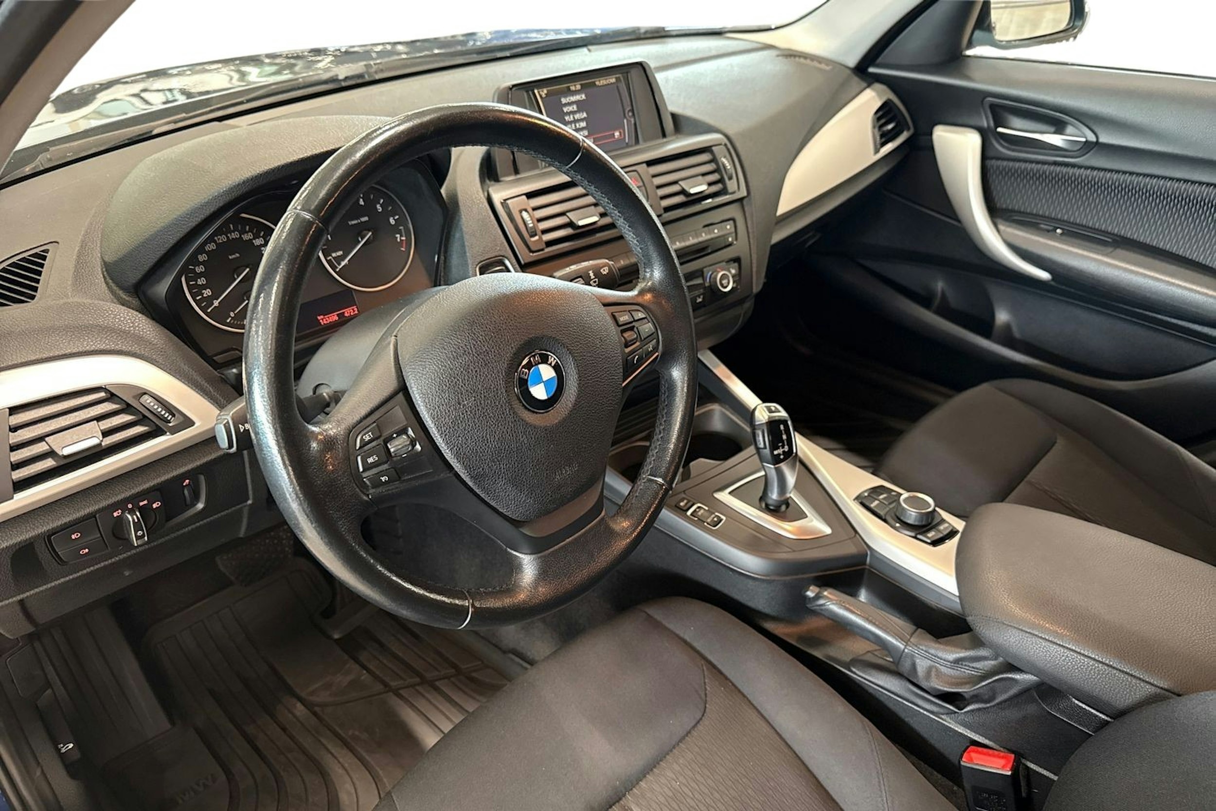 Sininen BMW 118 2013 kuva 7.