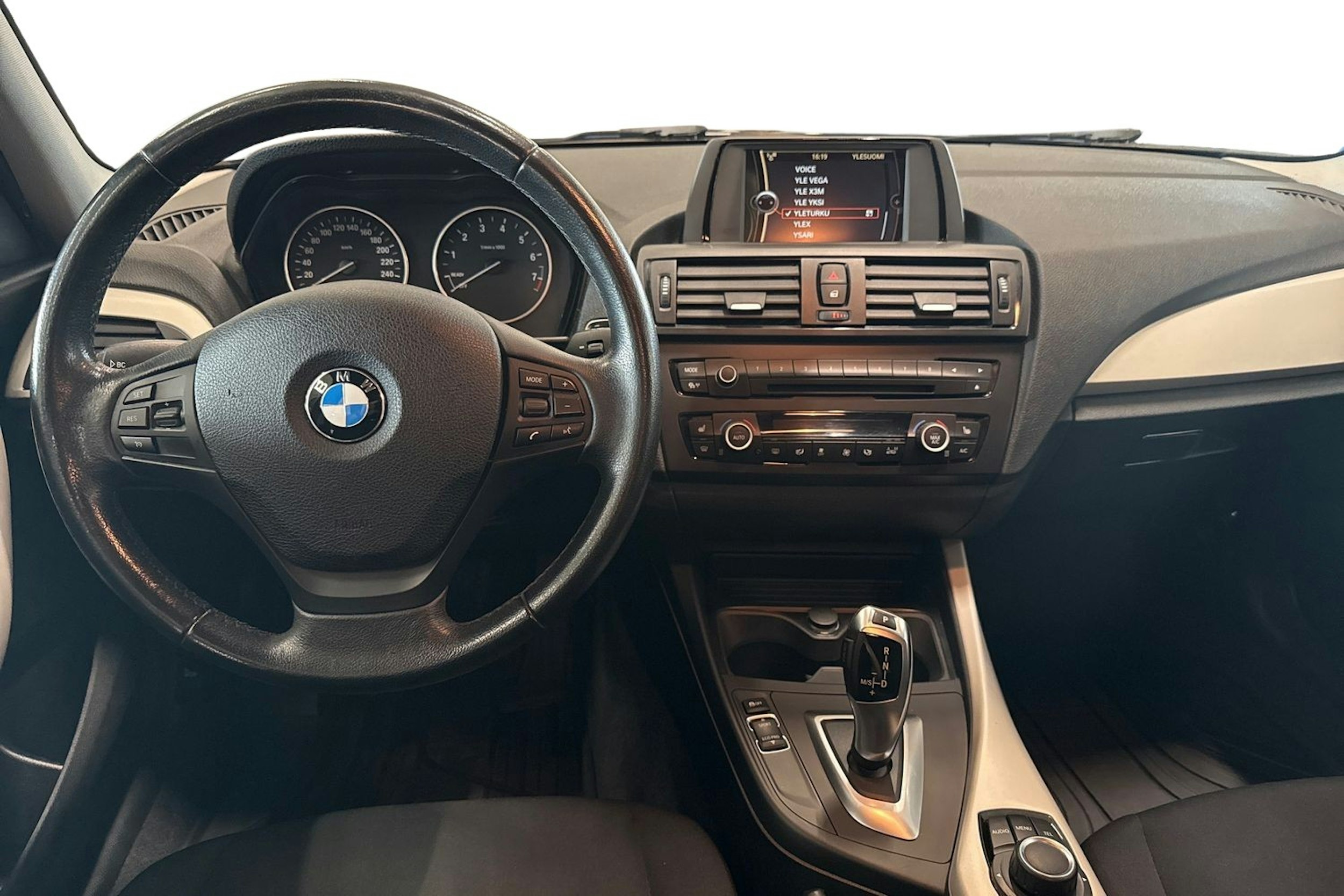 Sininen BMW 118 2013 kuva 9.