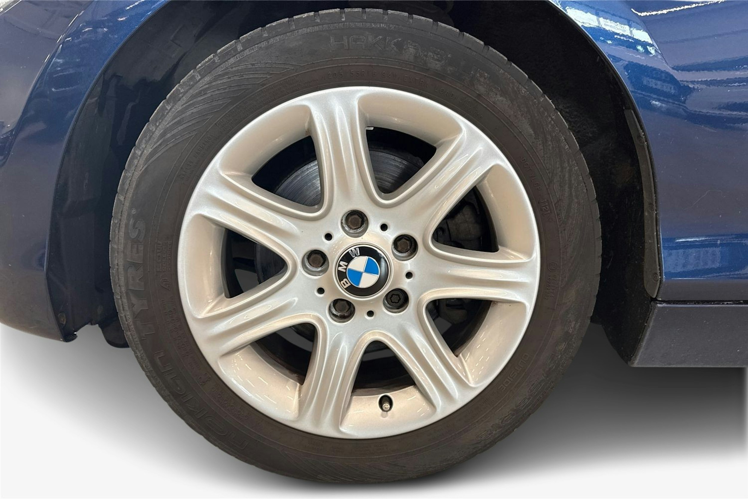 Sininen BMW 118 2013 kuva 11.