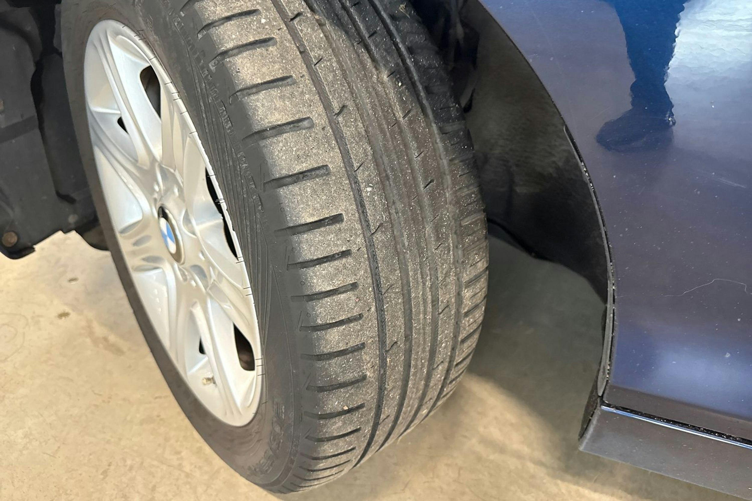 Sininen BMW 118 2013 kuva 13.