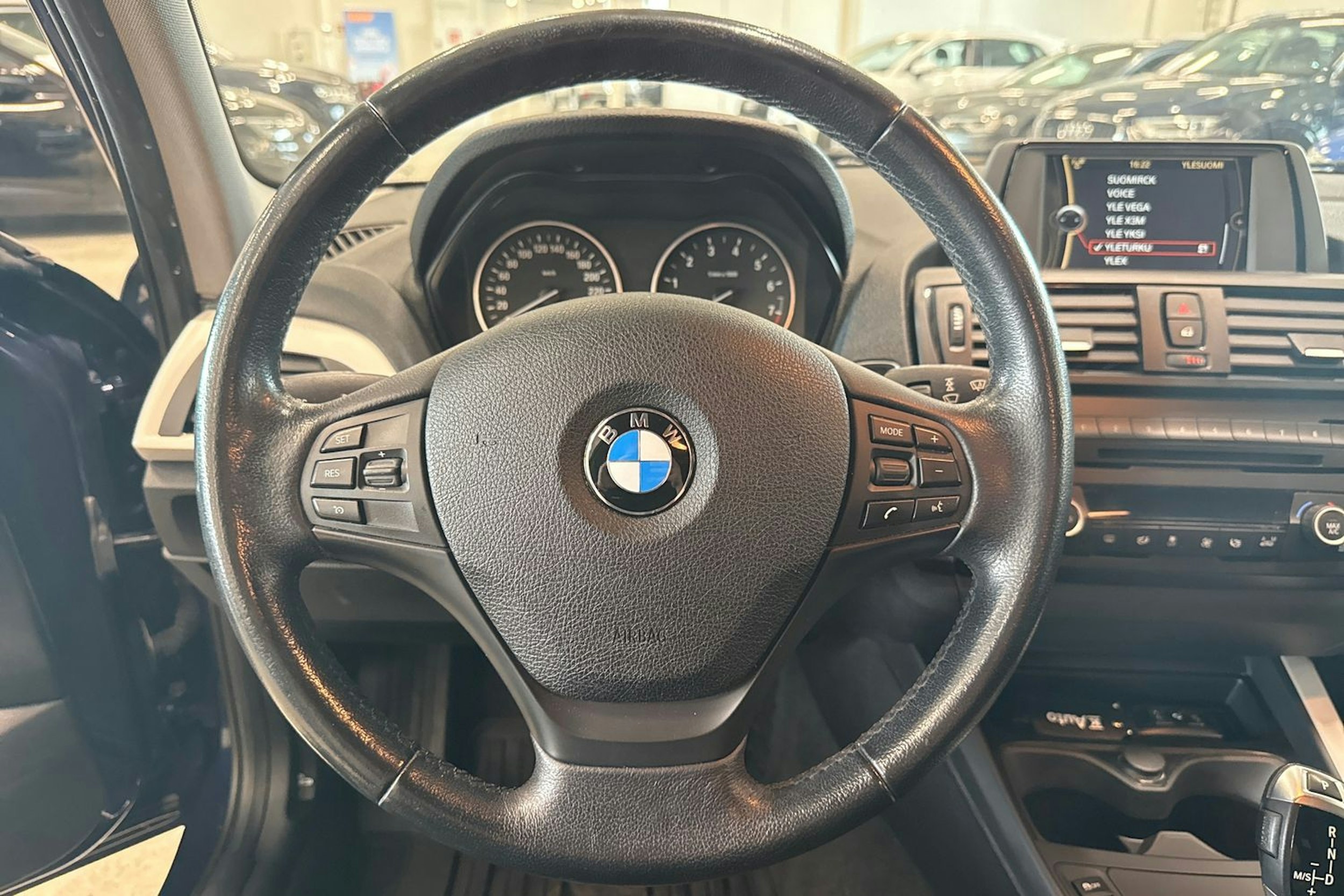 Sininen BMW 118 2013 kuva 17.