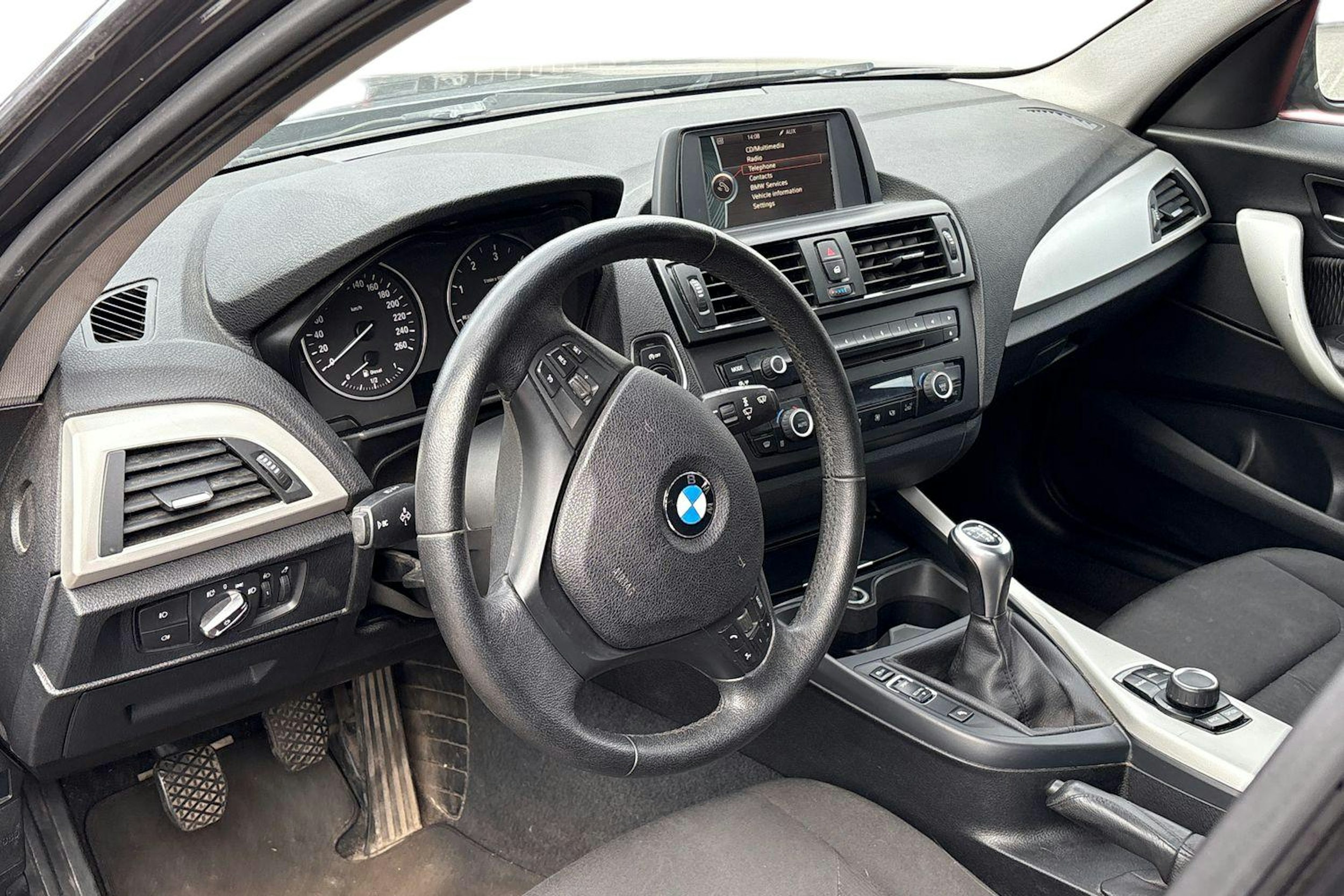 harmaa BMW 118 2013 kuva 3.