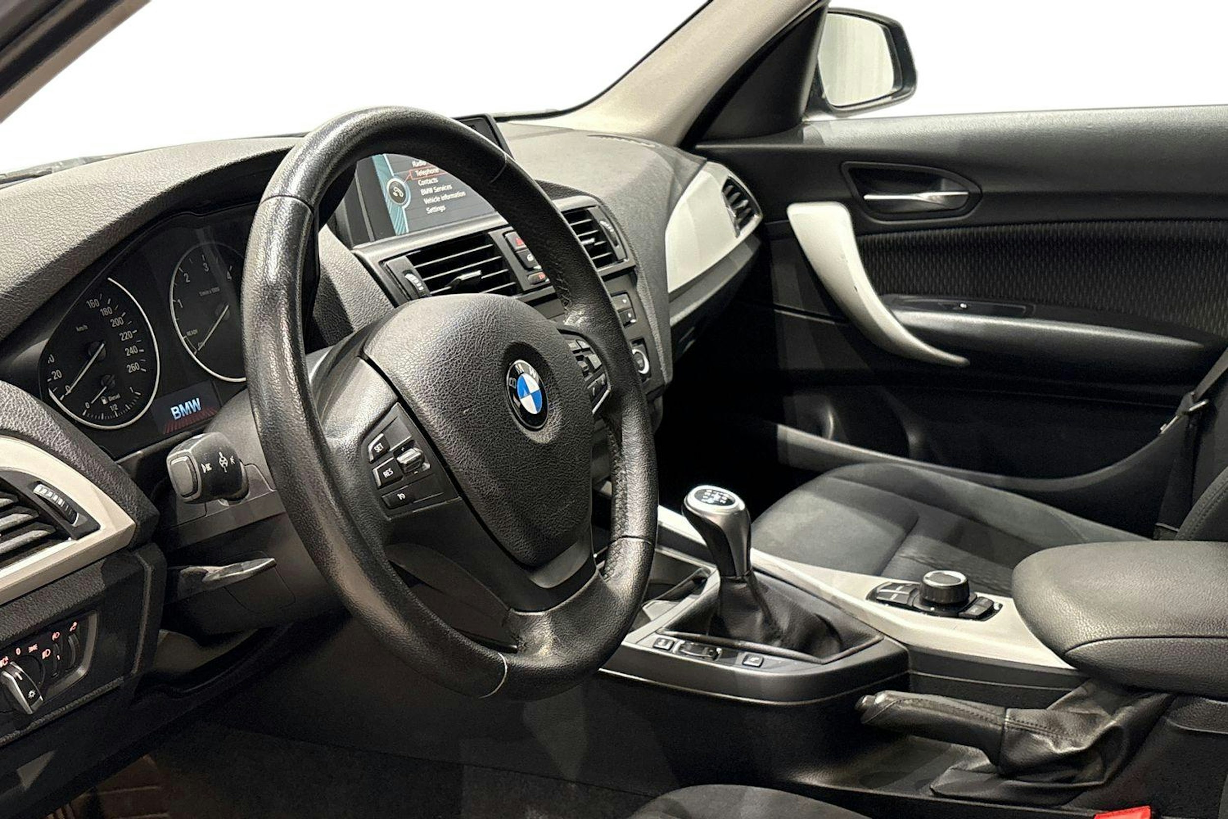 harmaa BMW 118 2013 kuva 7.