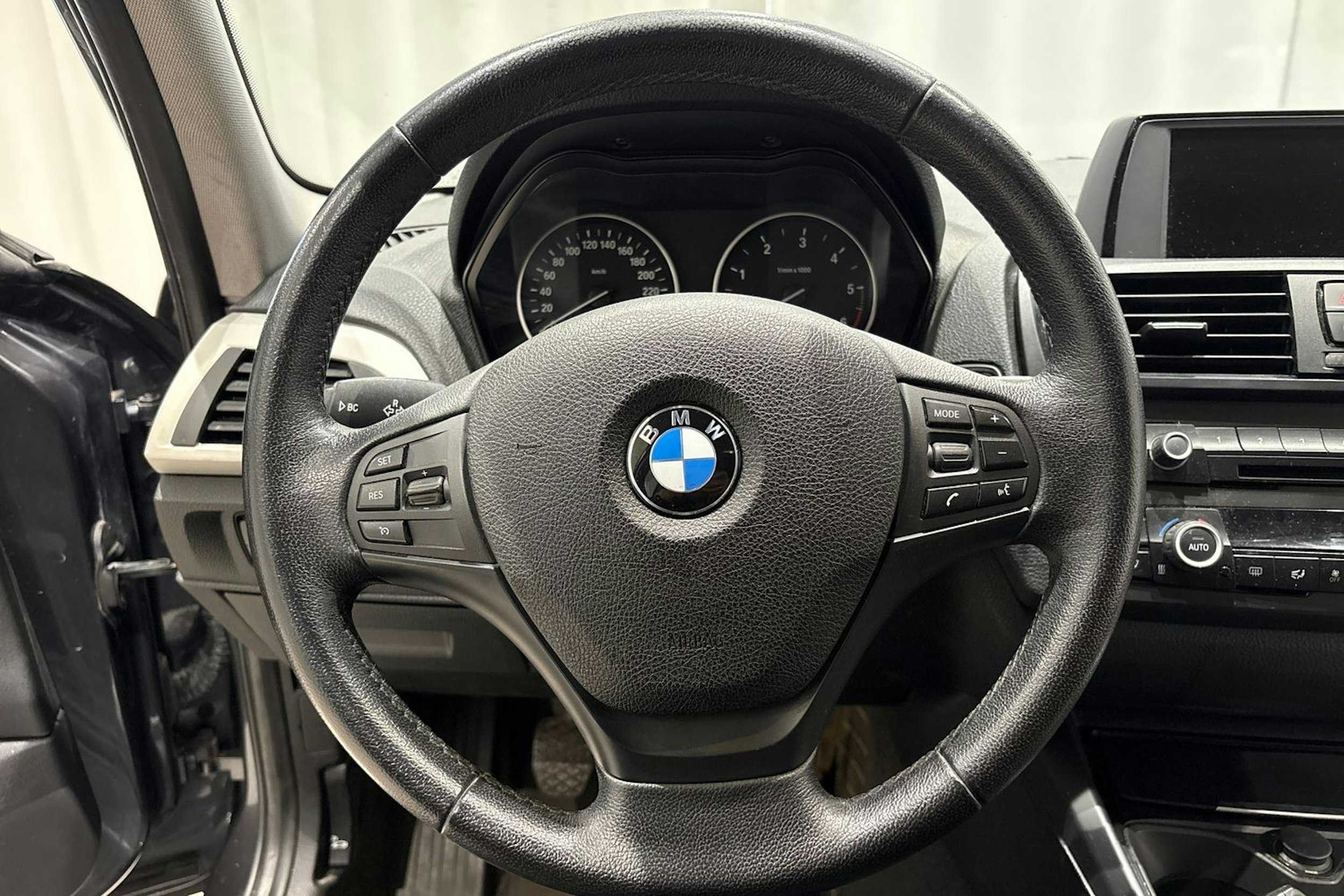 harmaa BMW 118 2013 kuva 15.