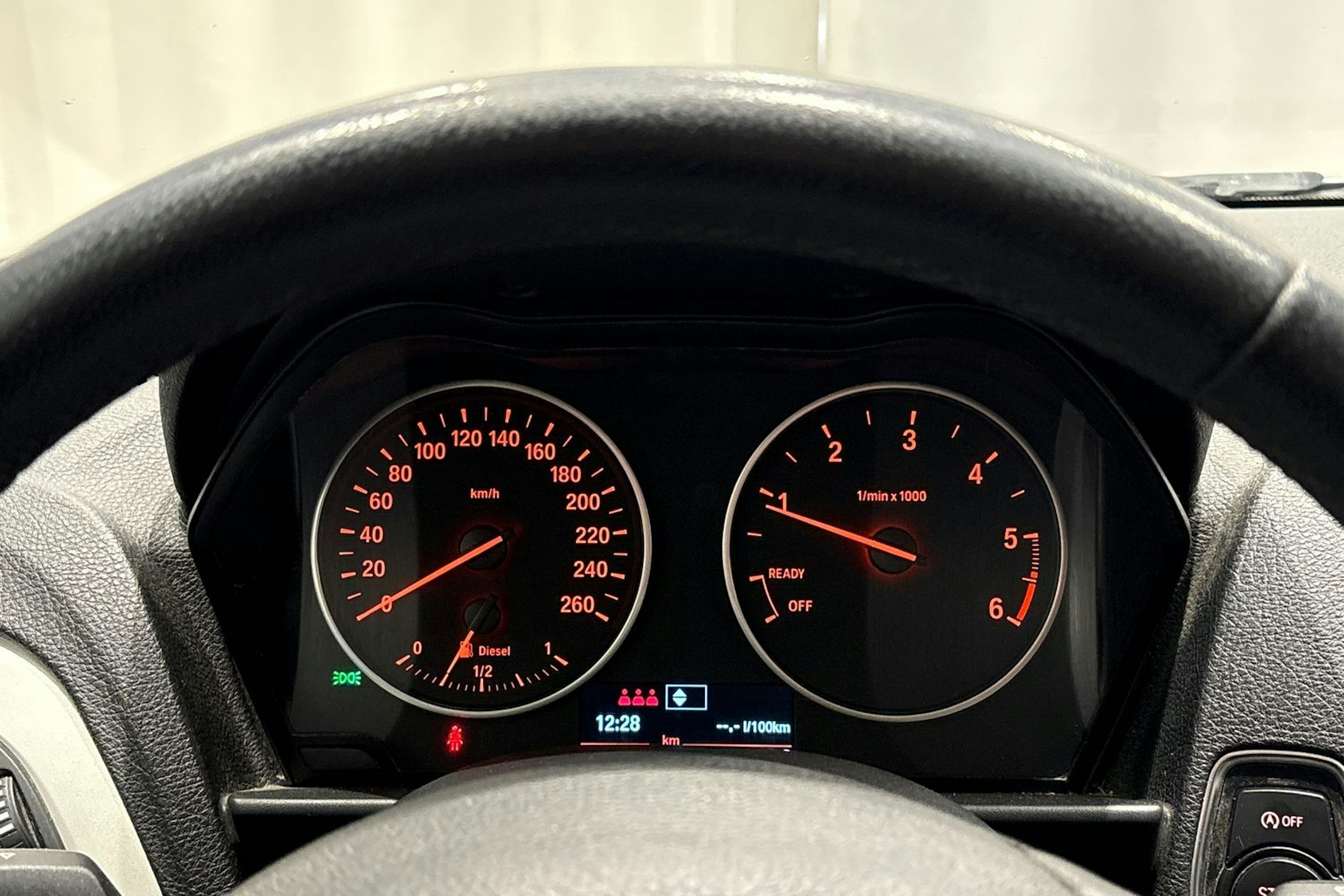 harmaa BMW 118 2013 kuva 16.