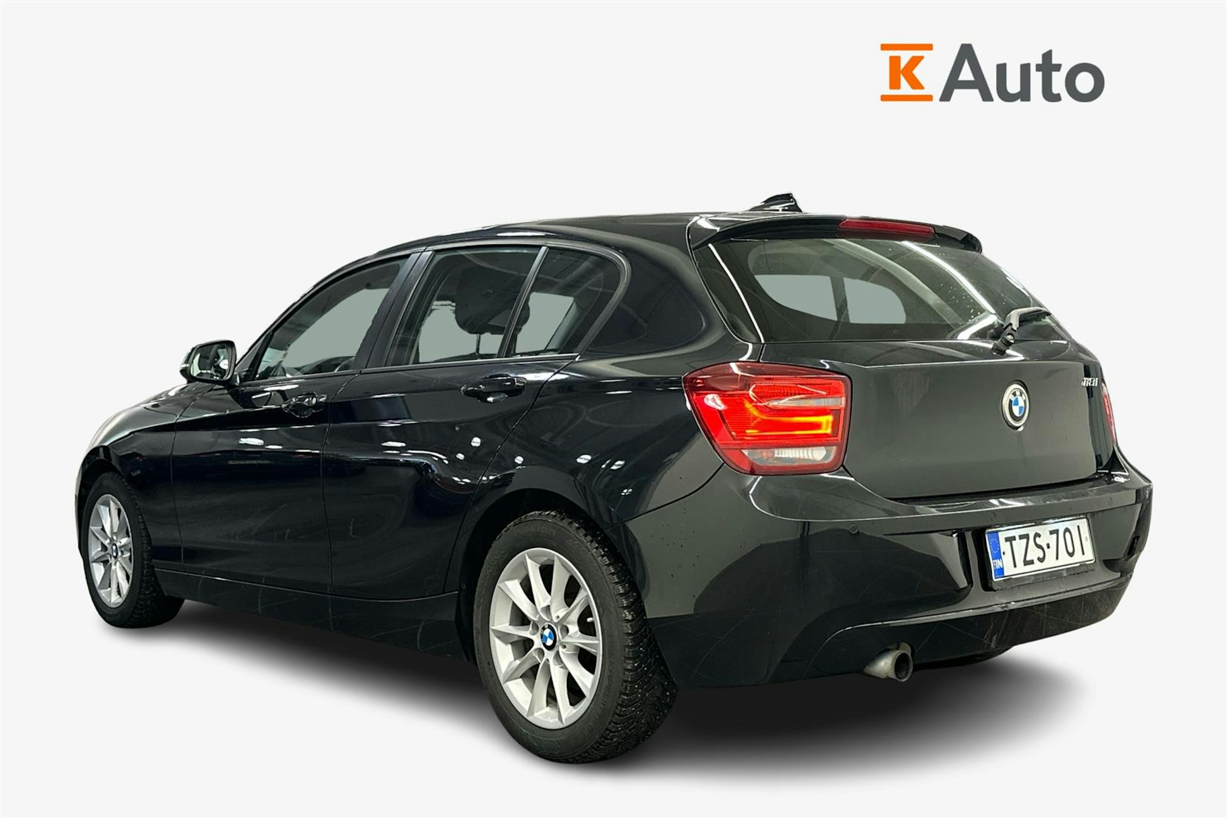 Musta BMW 118 2015 kuva 4.