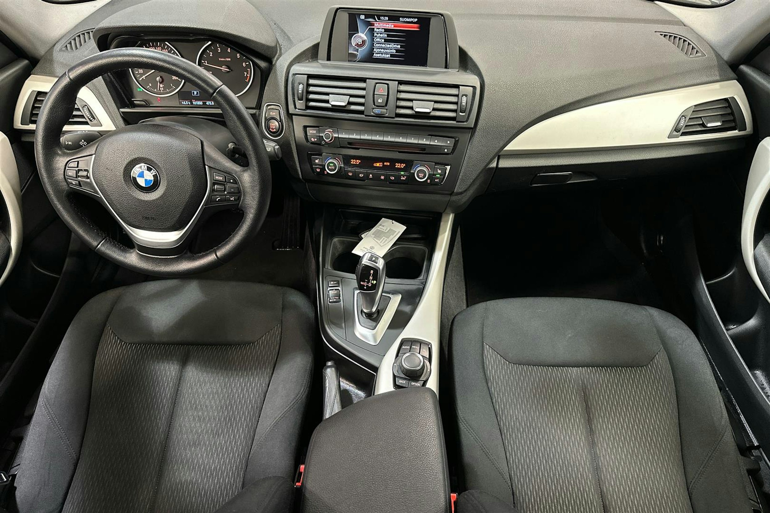 Musta BMW 118 2015 kuva 11.