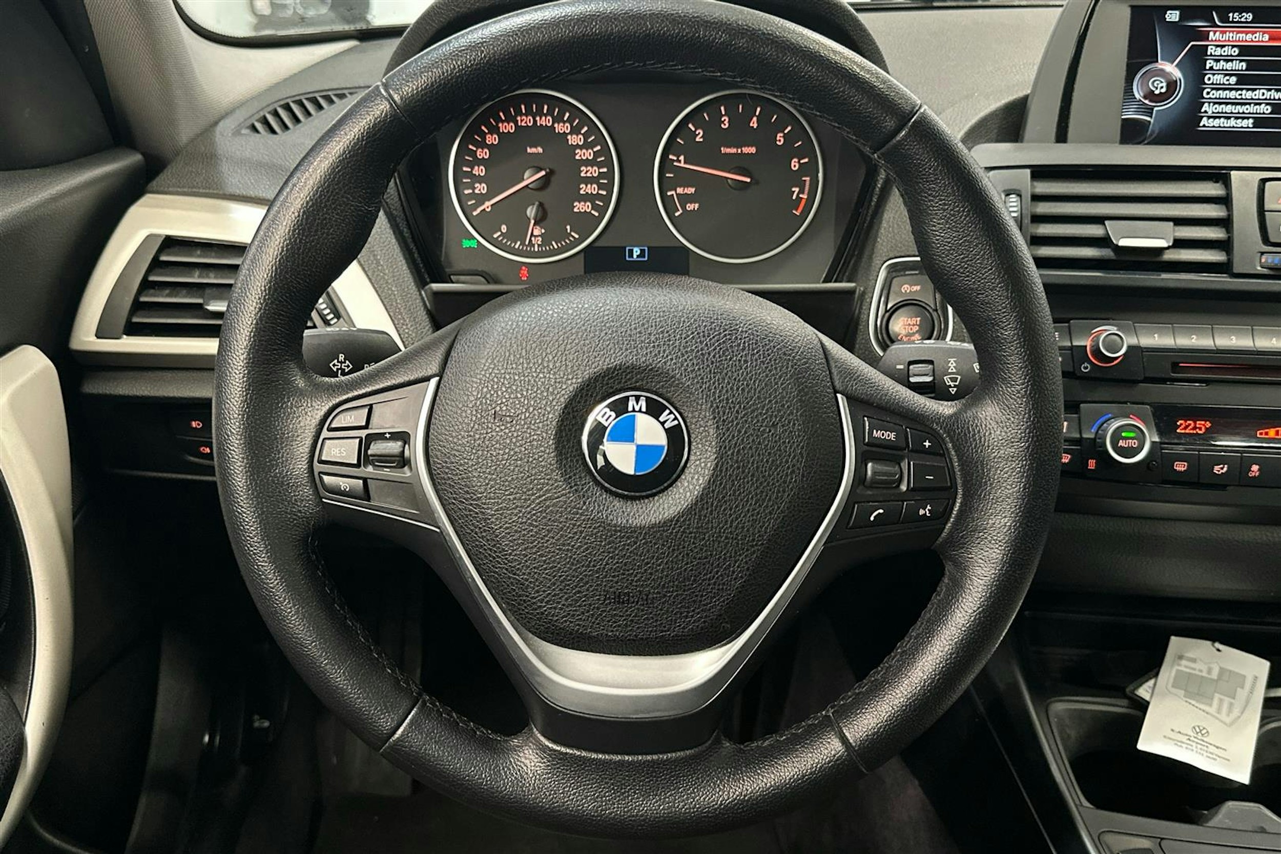 Musta BMW 118 2015 kuva 12.