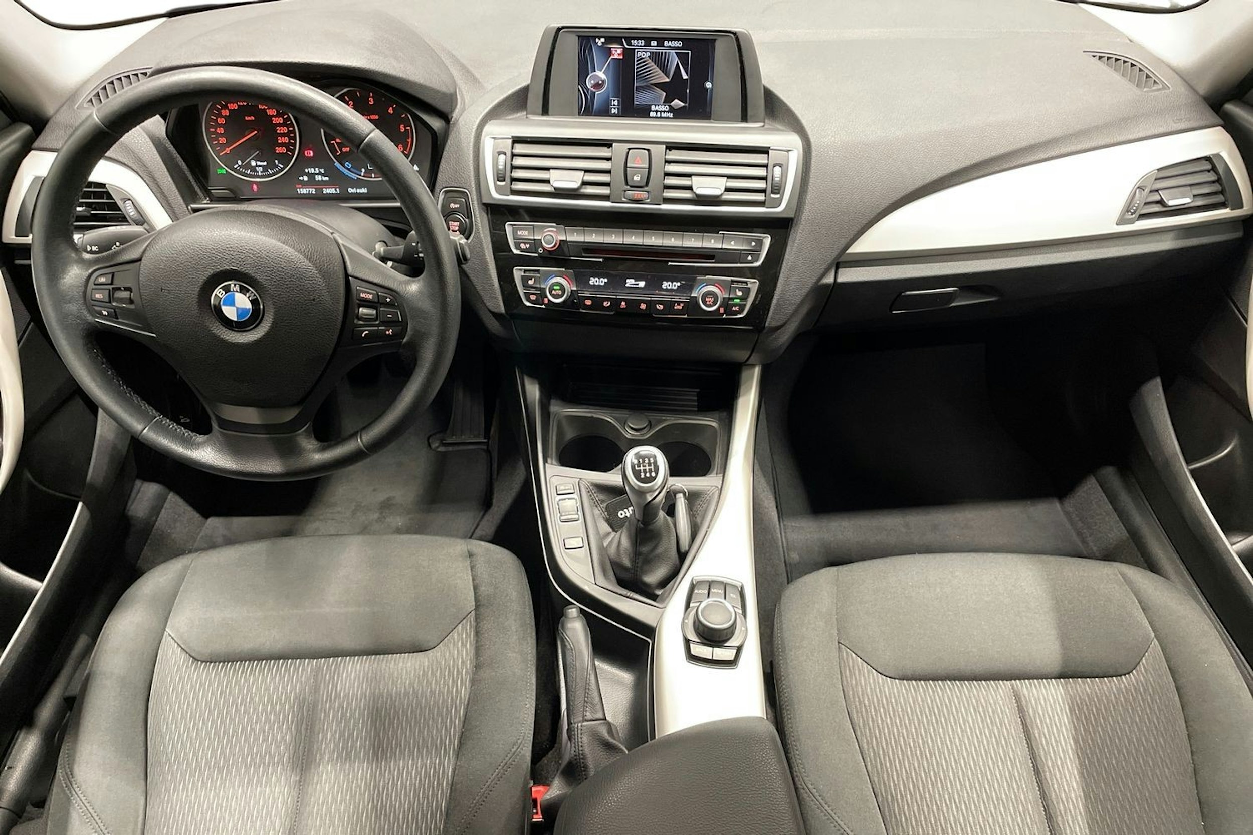 musta BMW 118 2016 kuva 9.