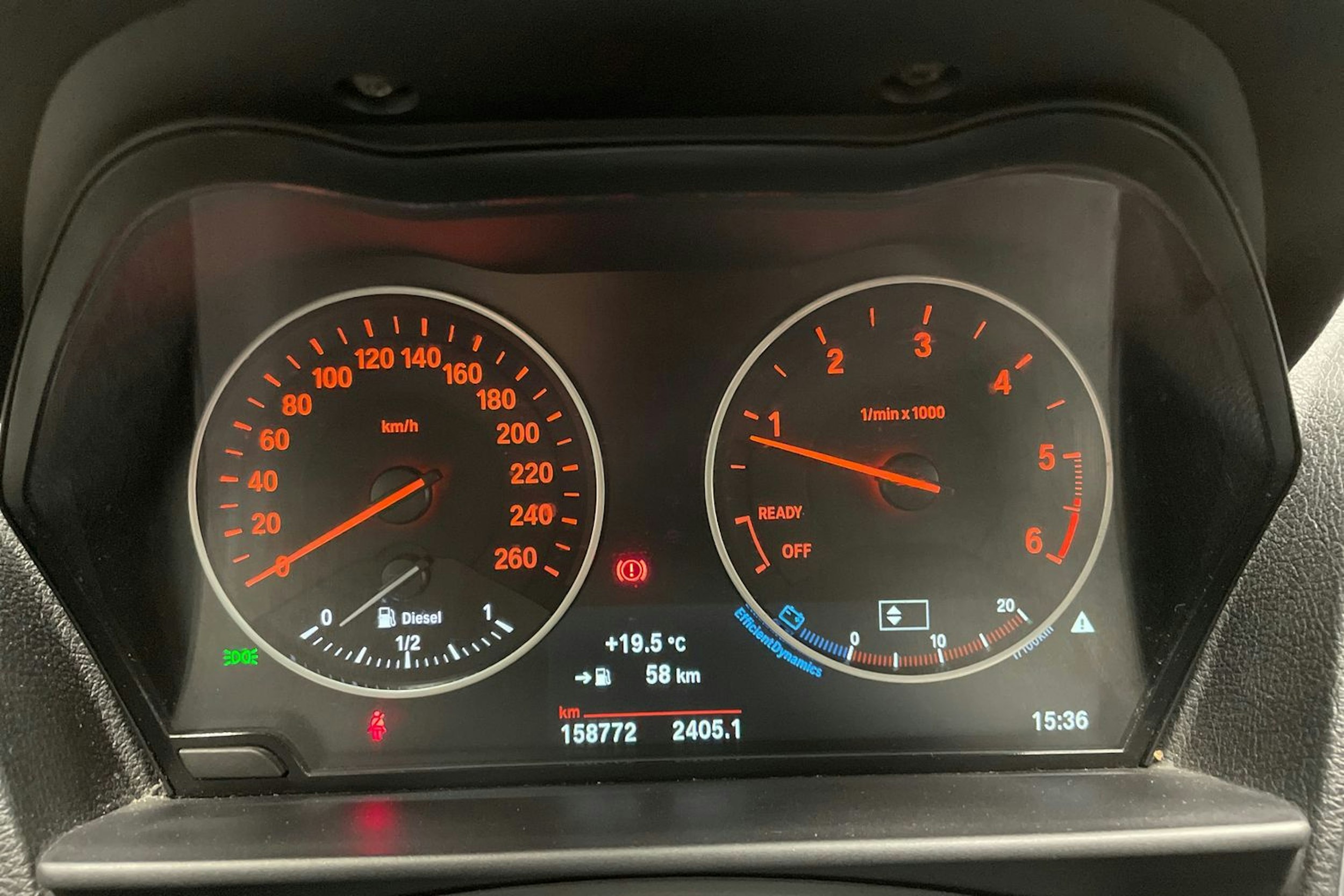 musta BMW 118 2016 kuva 15.