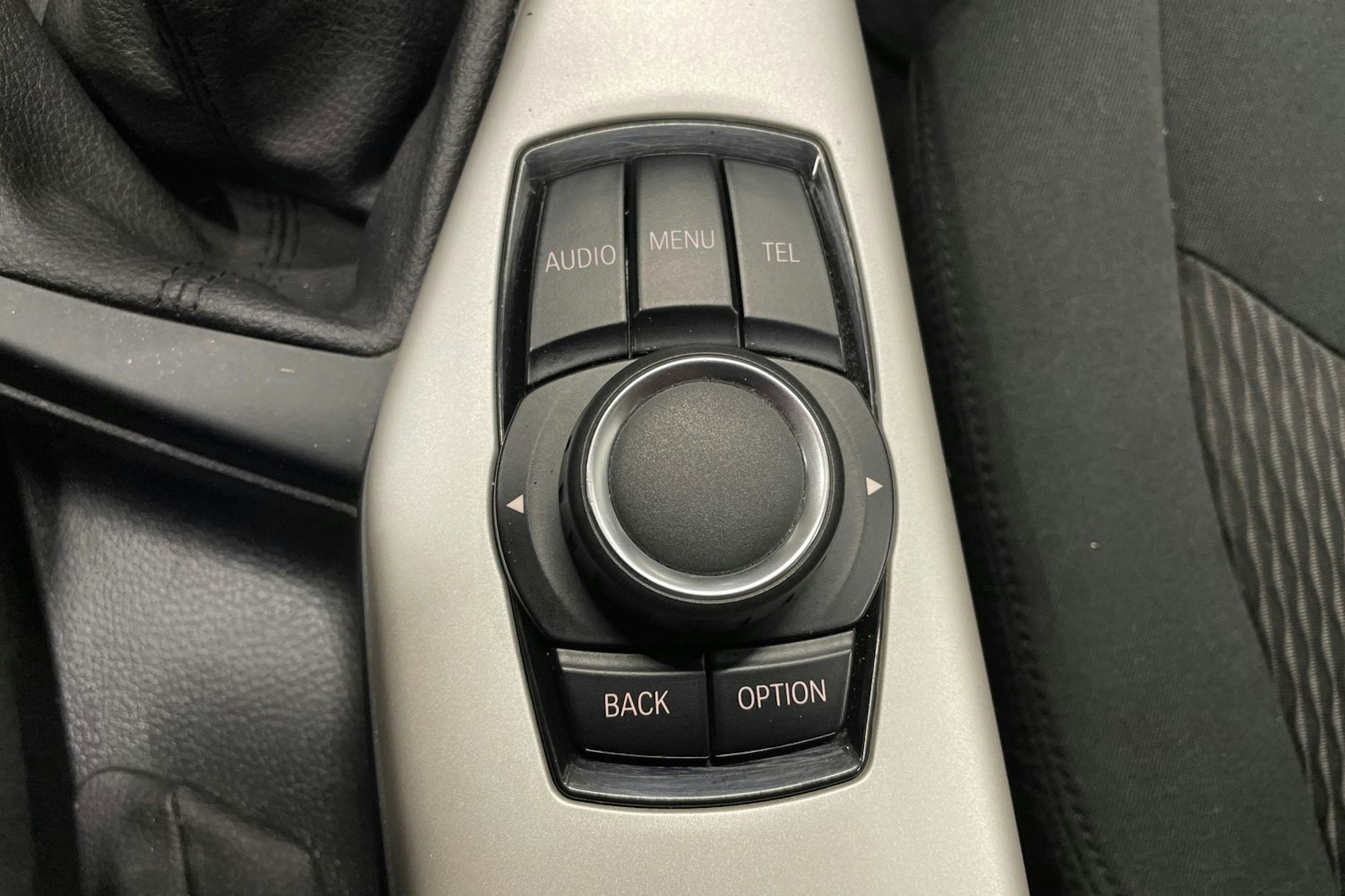 musta BMW 118 2016 kuva 21.