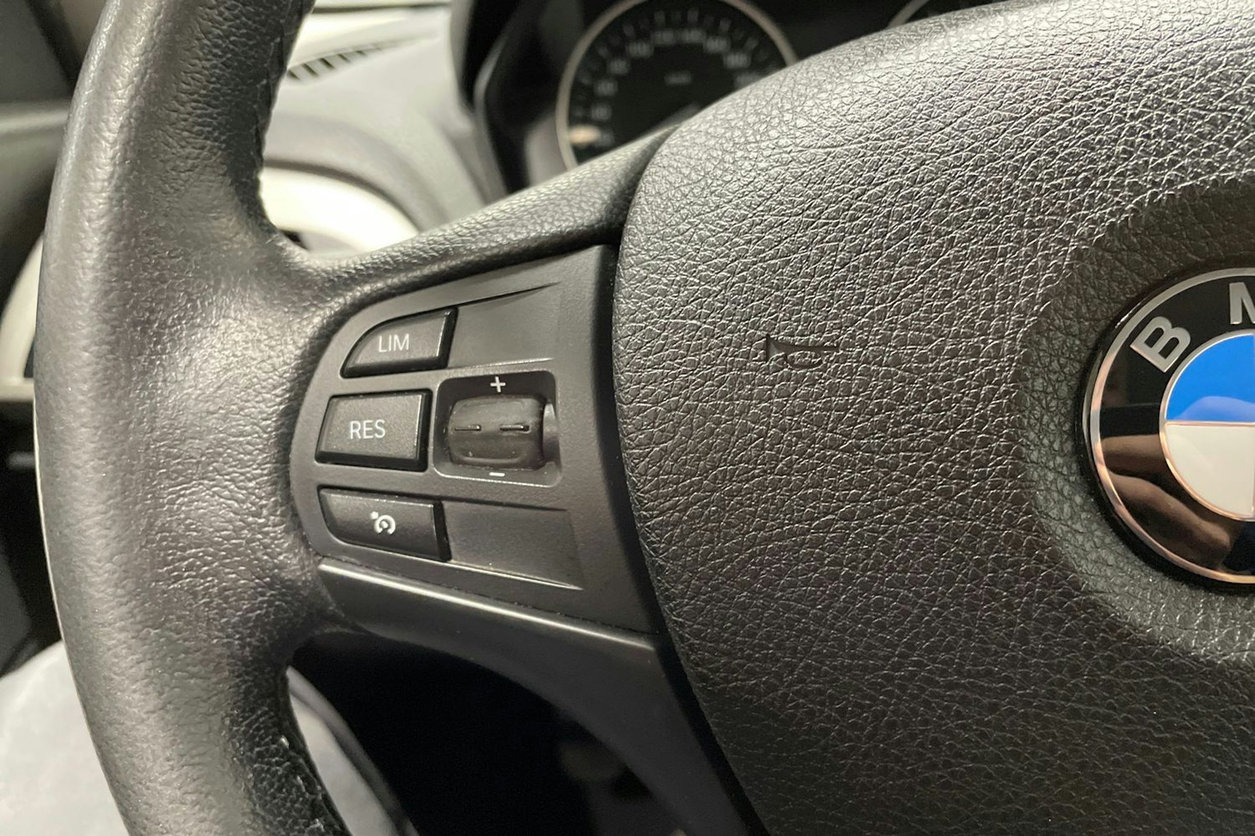 musta BMW 118 2016 kuva 24.
