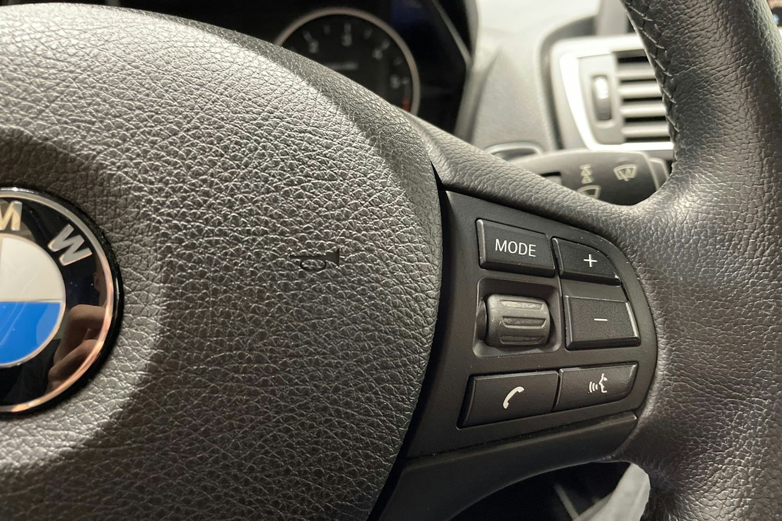 musta BMW 118 2016 kuva 25.