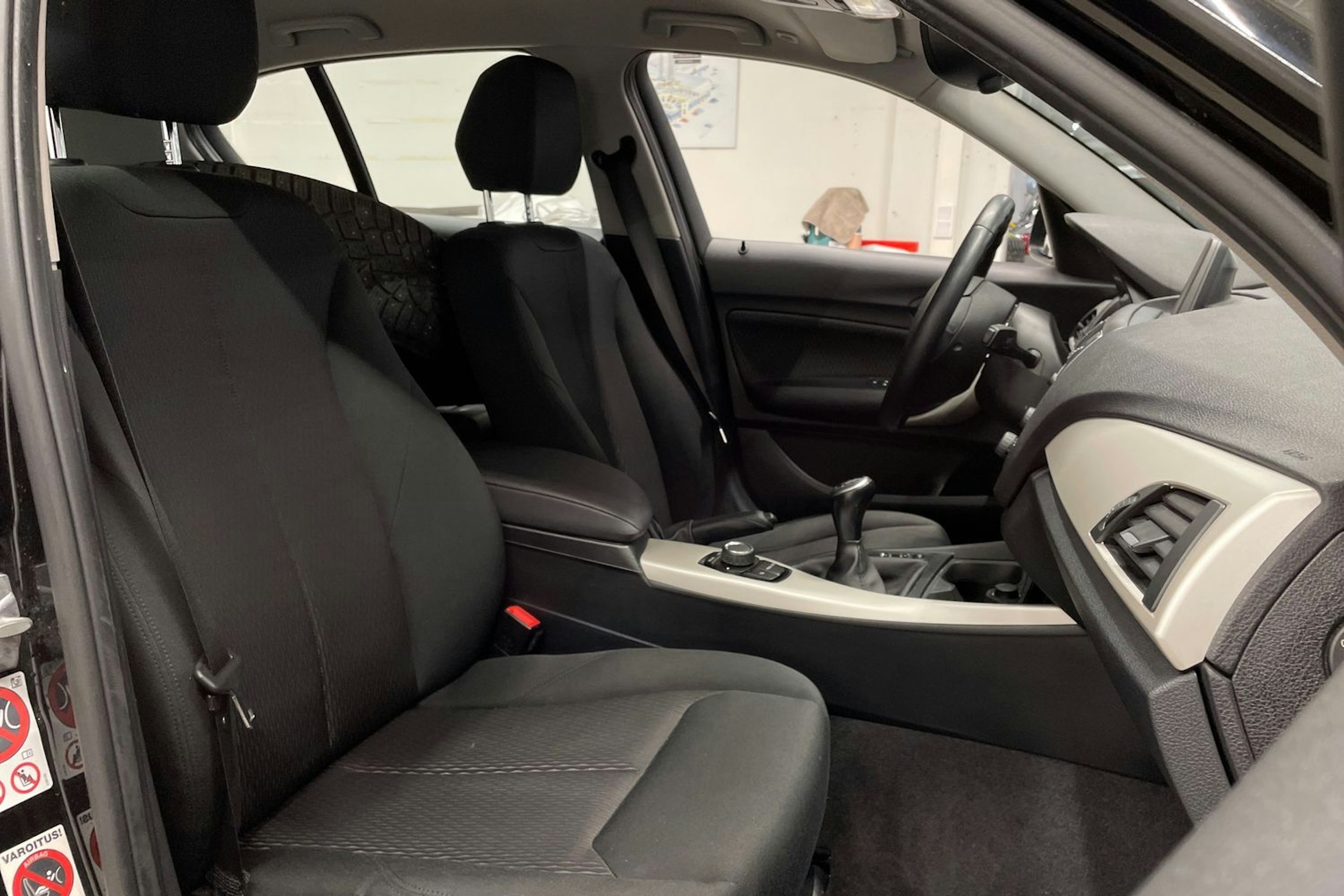 musta BMW 118 2016 kuva 26.