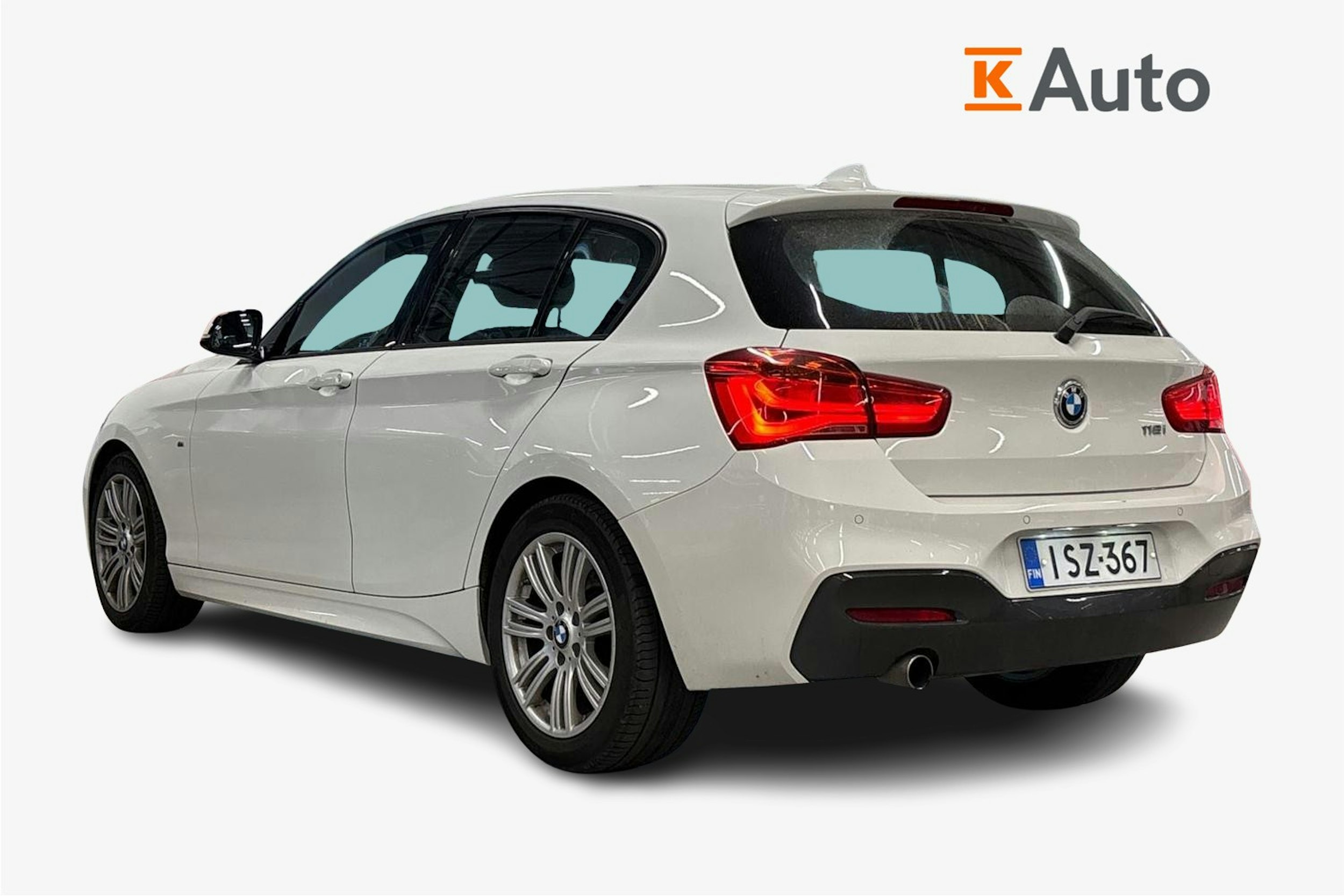 valkoinen BMW 118 2016 kuva 2.