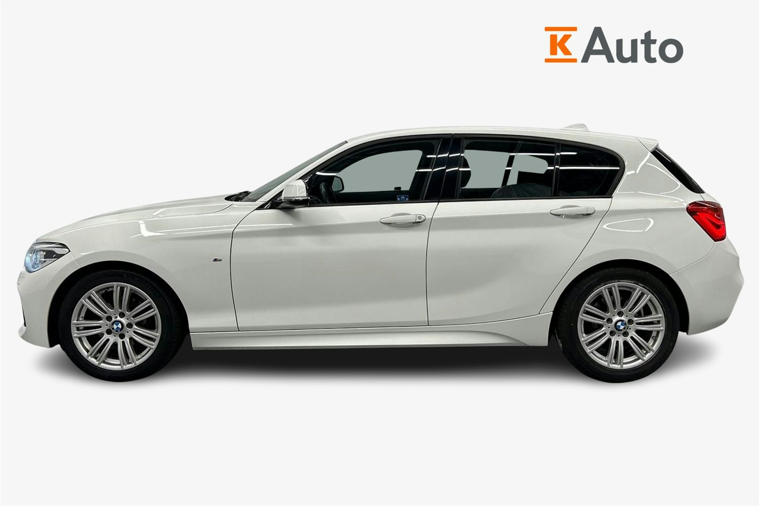 valkoinen BMW 118 2016 kuva 5.
