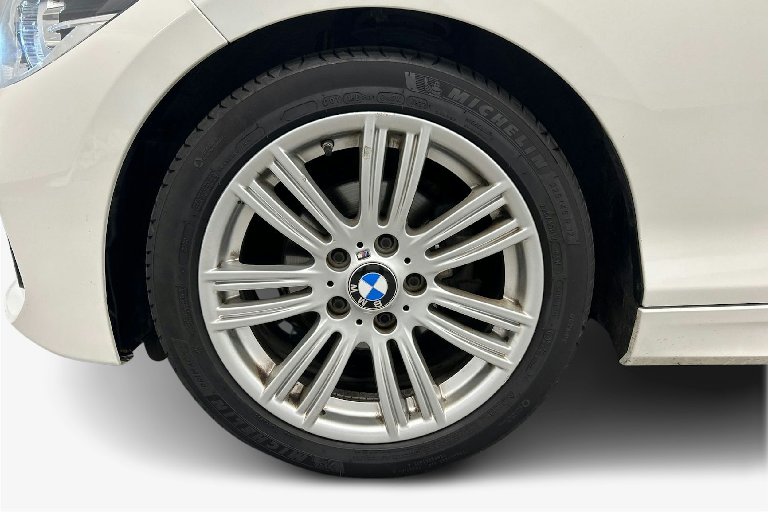 valkoinen BMW 118 2016 kuva 9.