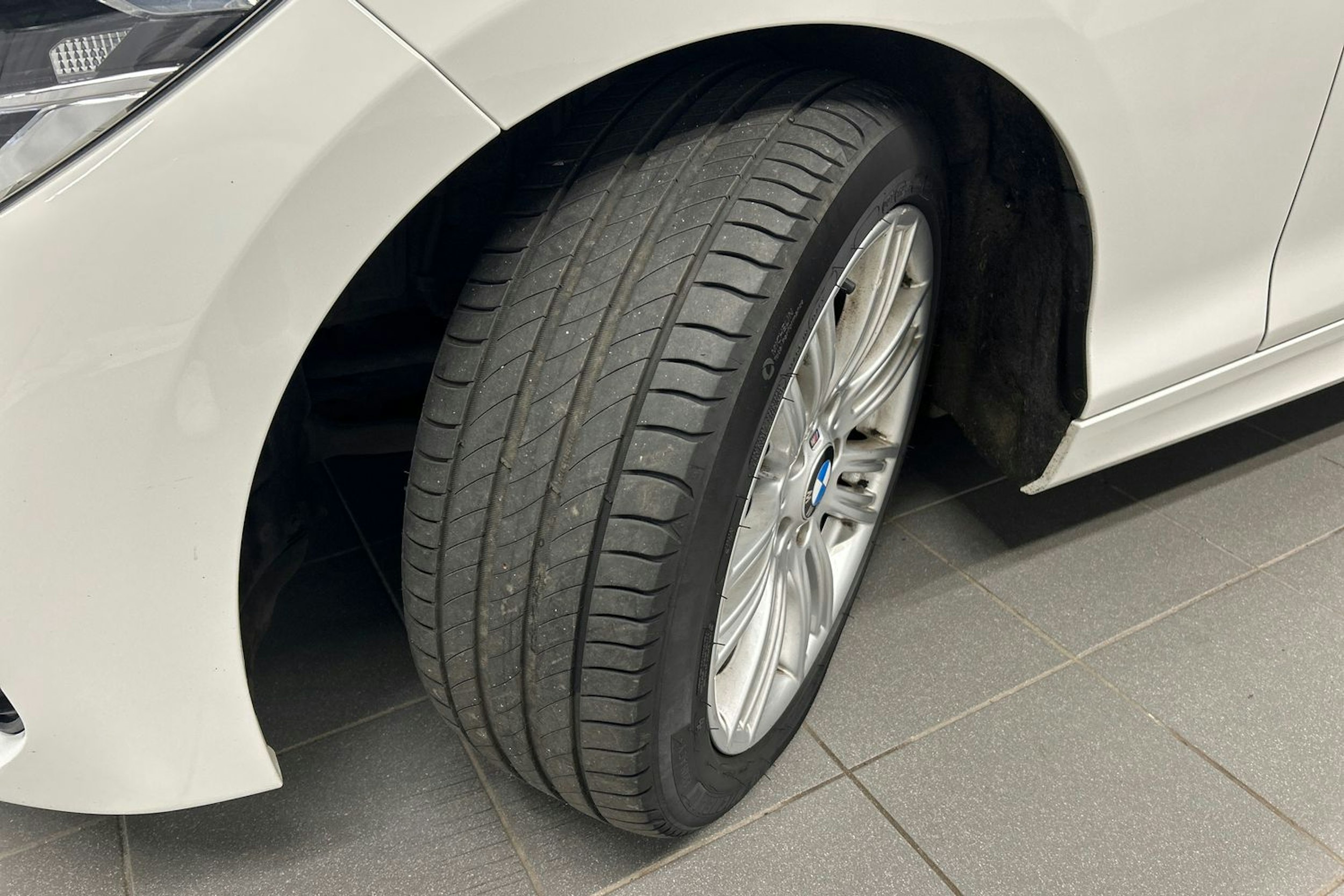 valkoinen BMW 118 2016 kuva 10.