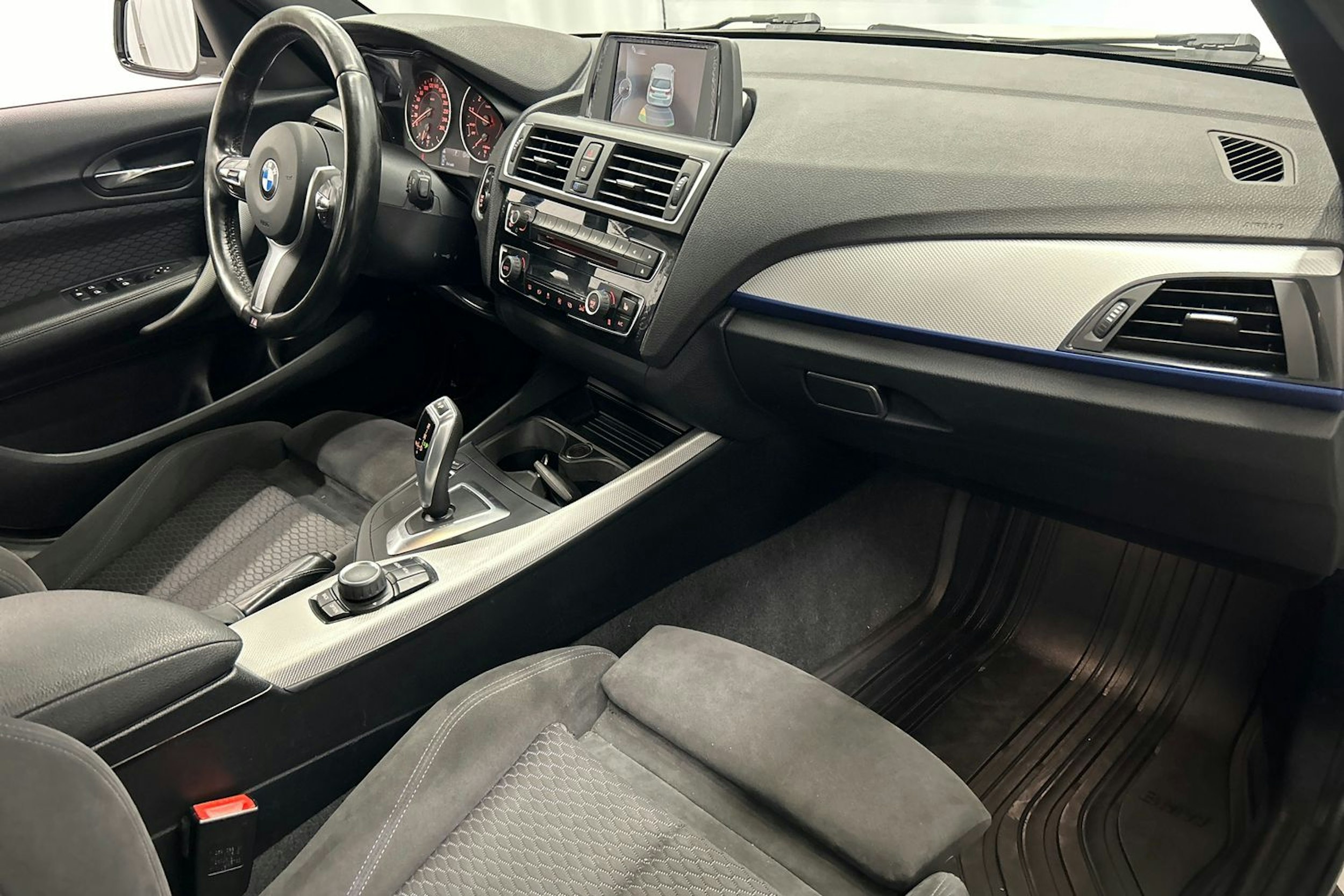 valkoinen BMW 118 2016 kuva 13.