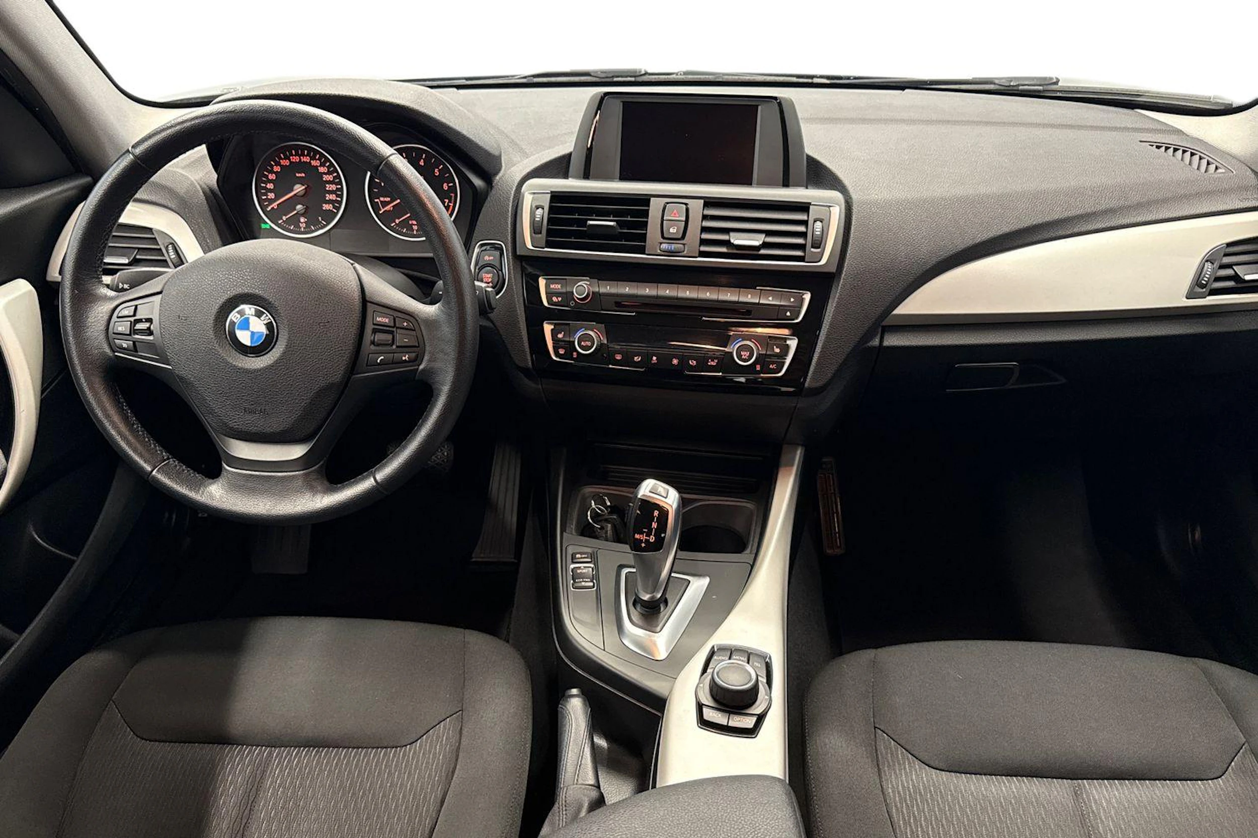 musta BMW 118 2016 kuva 7.
