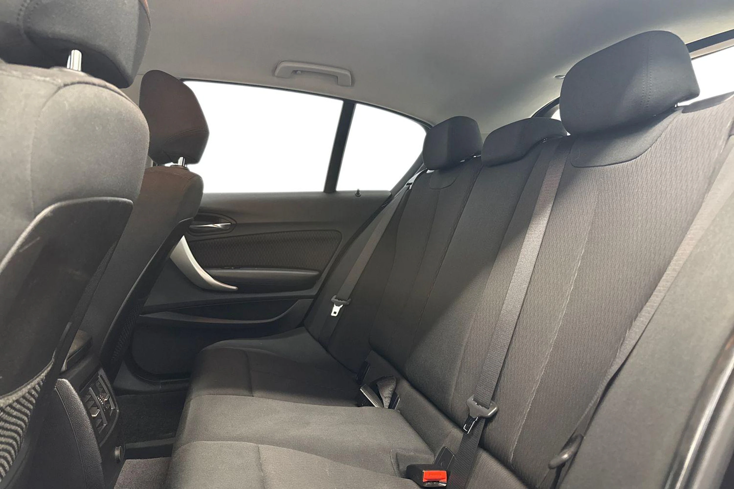 musta BMW 118 2016 kuva 8.