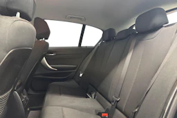 musta BMW 118 2016 kuva 8.