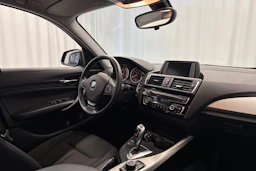 musta BMW 118 2016 kuva 11.