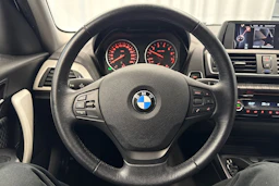 musta BMW 118 2016 kuva 13.