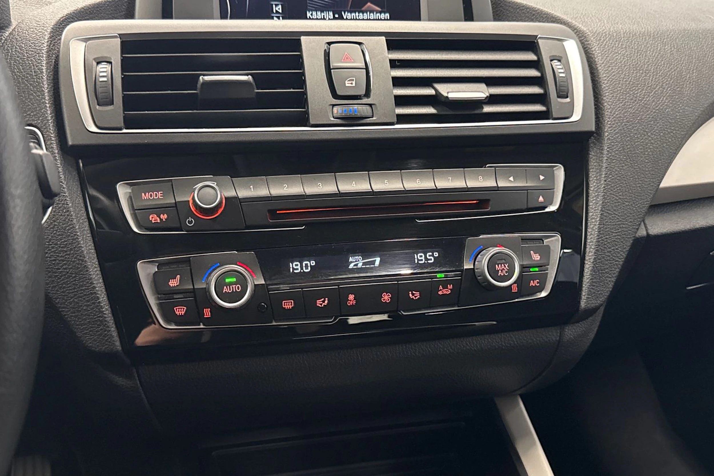 musta BMW 118 2016 kuva 16.